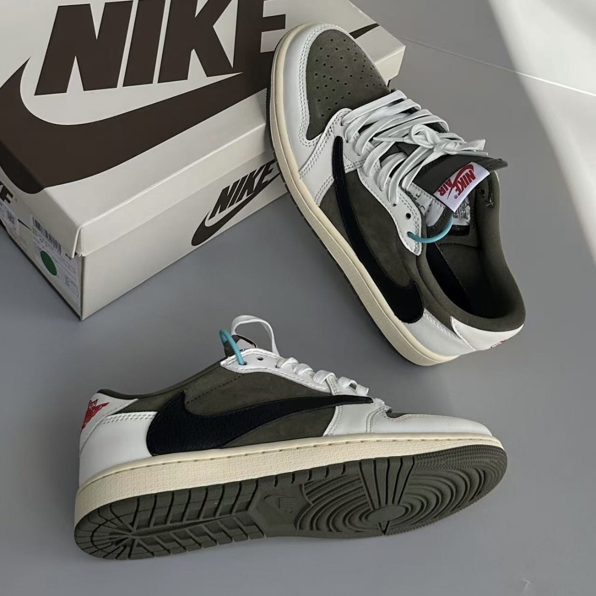 Travis Scott x Air Jordan 1 low “Medium olive ” DM7866-200