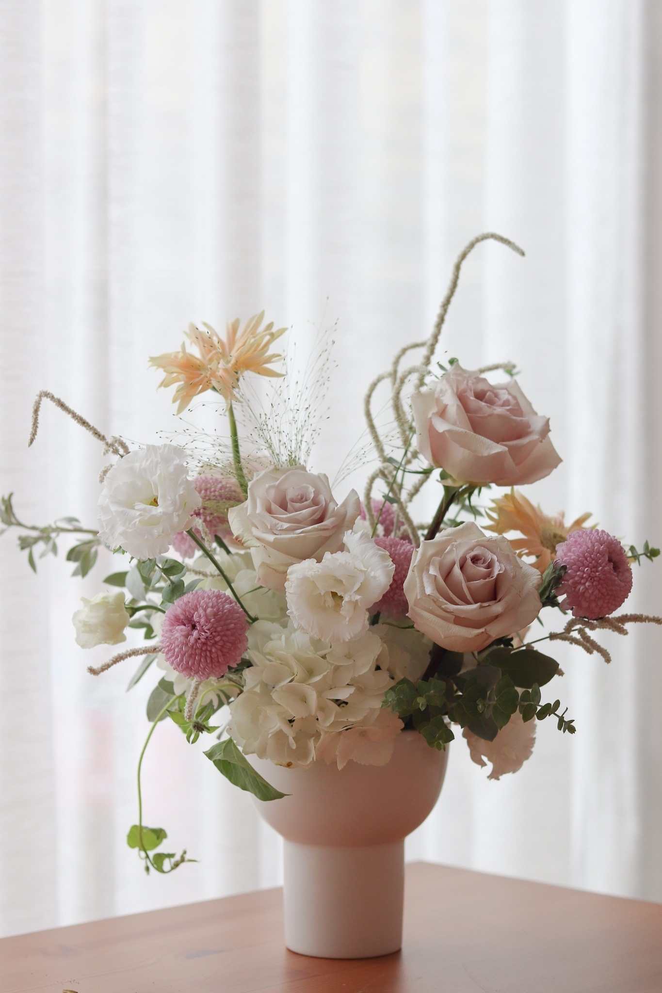 Blooming.sein 林粼花藝設計 桌花 花禮 不飽和繽紛色系