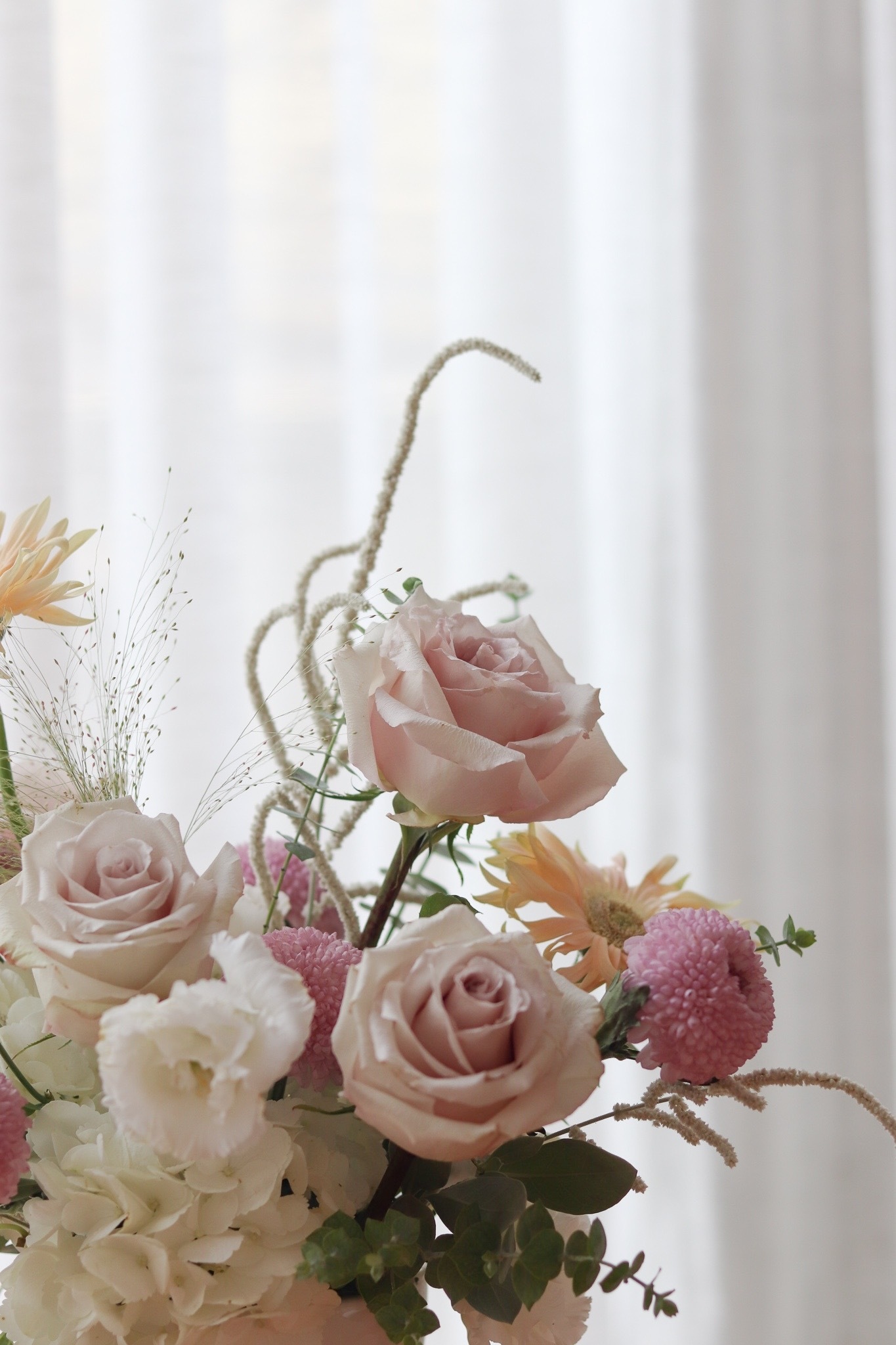 Blooming.sein 林粼花藝設計 桌花 花禮 不飽和繽紛色系