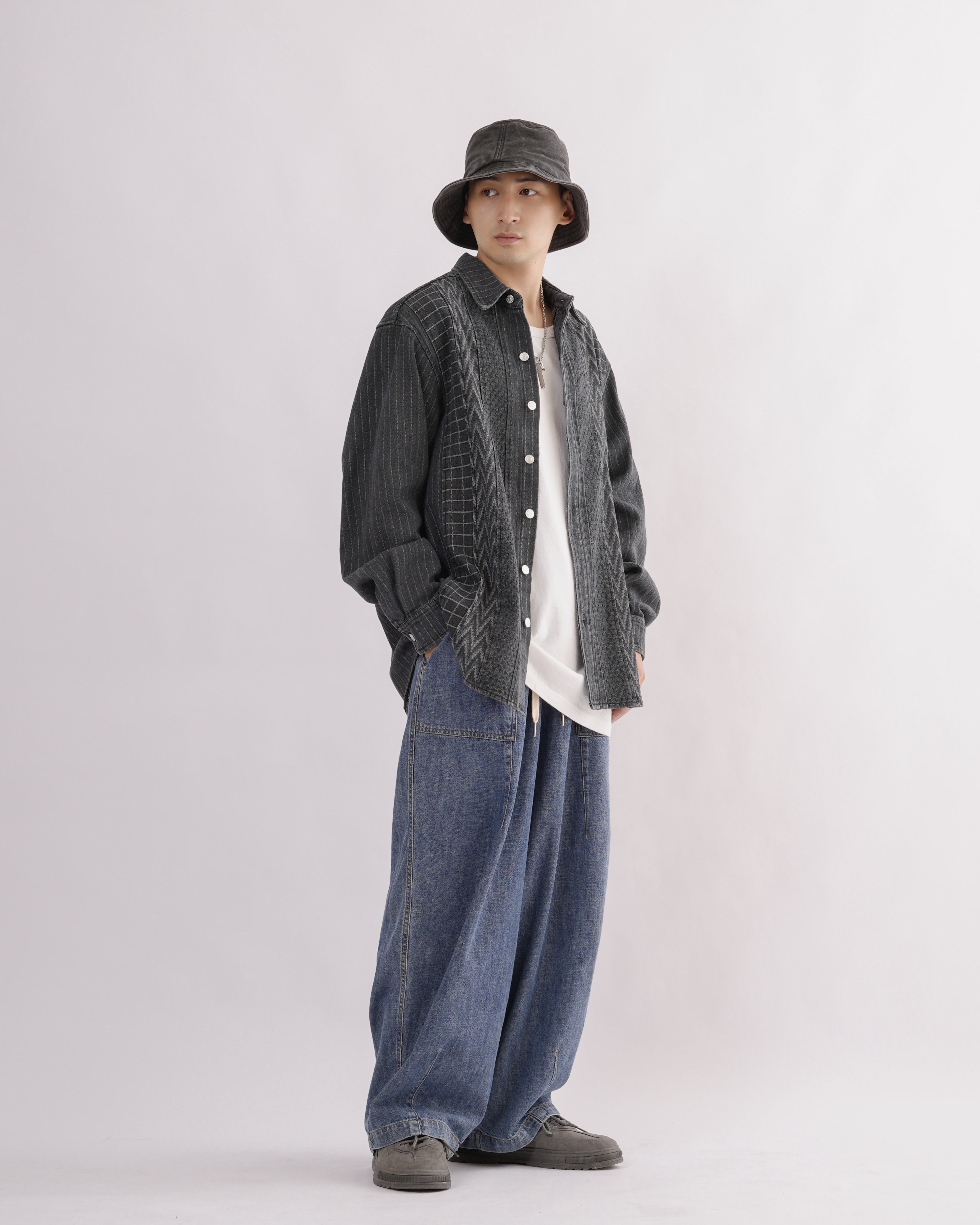 MK042 水洗拼接牛仔薄外套-黑色