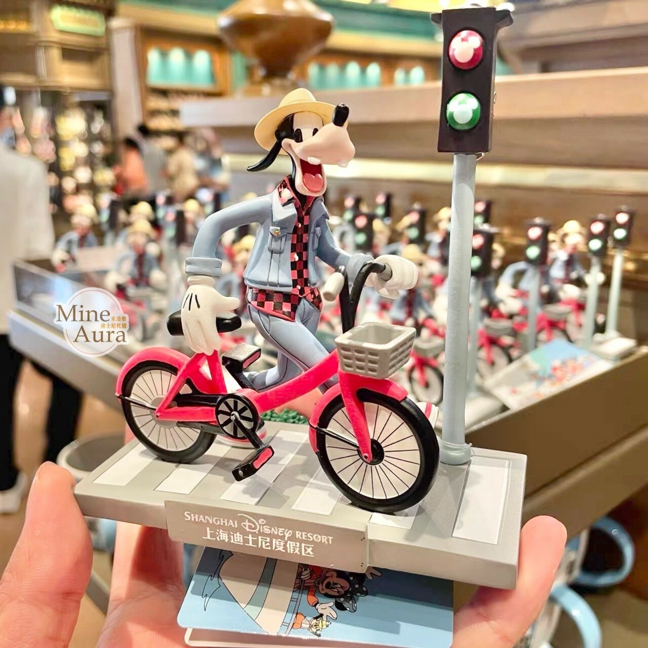 2024 米奇樂享上海系列 高飛狗 Goofy 牽車過馬路 造型 相片夾 擺飾品 -上海迪士尼樂園