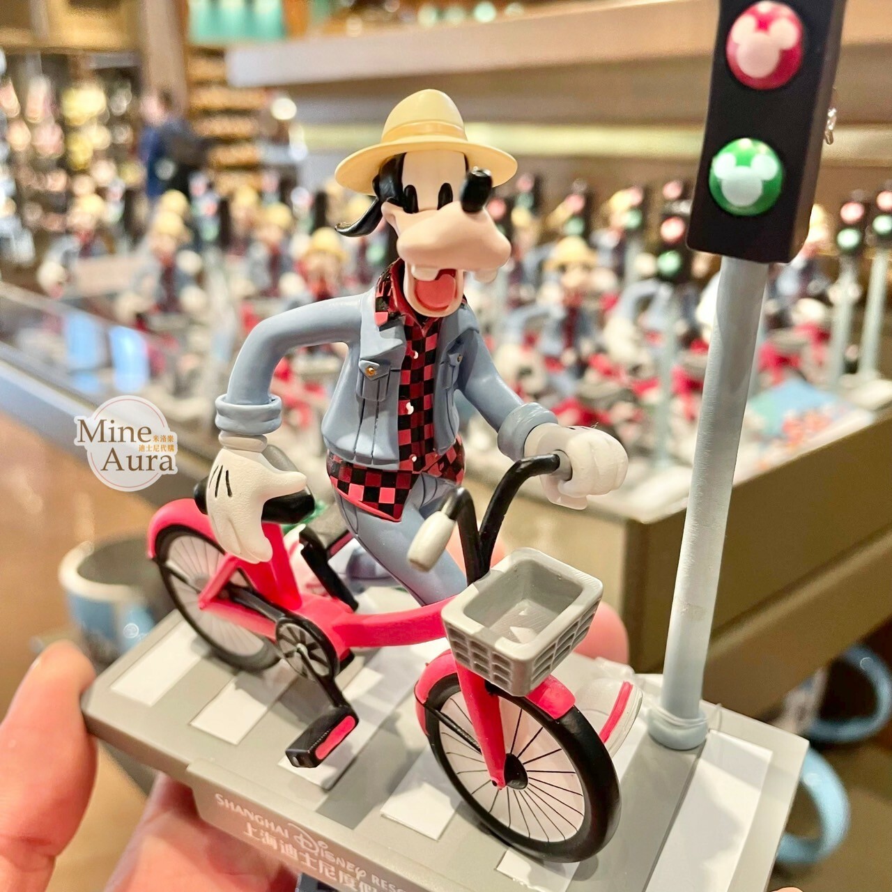 2024 米奇樂享上海系列 高飛狗 Goofy 牽車過馬路 造型 相片夾 擺飾品 -上海迪士尼樂園