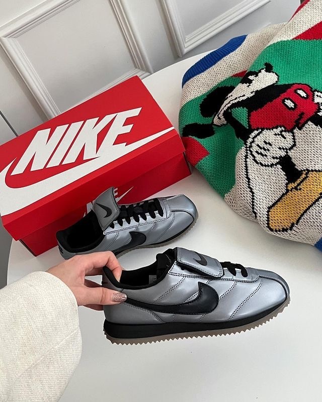 NIKE CORTEZ SE MTLC  灰銀 翻蓋鞋舌