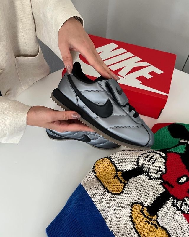 NIKE CORTEZ SE MTLC  灰銀 翻蓋鞋舌