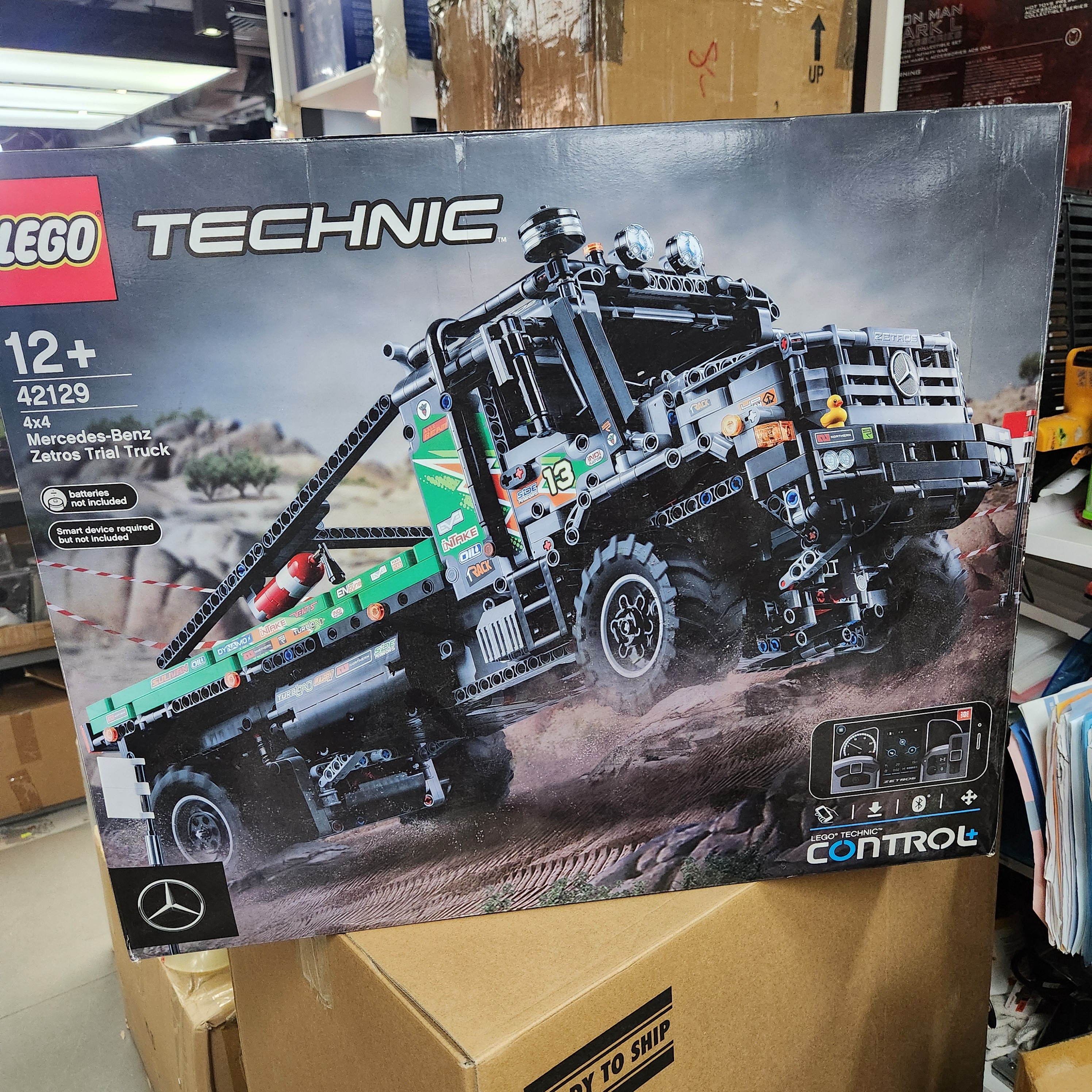 LEGO Technic 42129 4x4 Mercedes-Benz Zetros Trial Truck  *(外盒損壞,有壓紋, 內容100%全新)