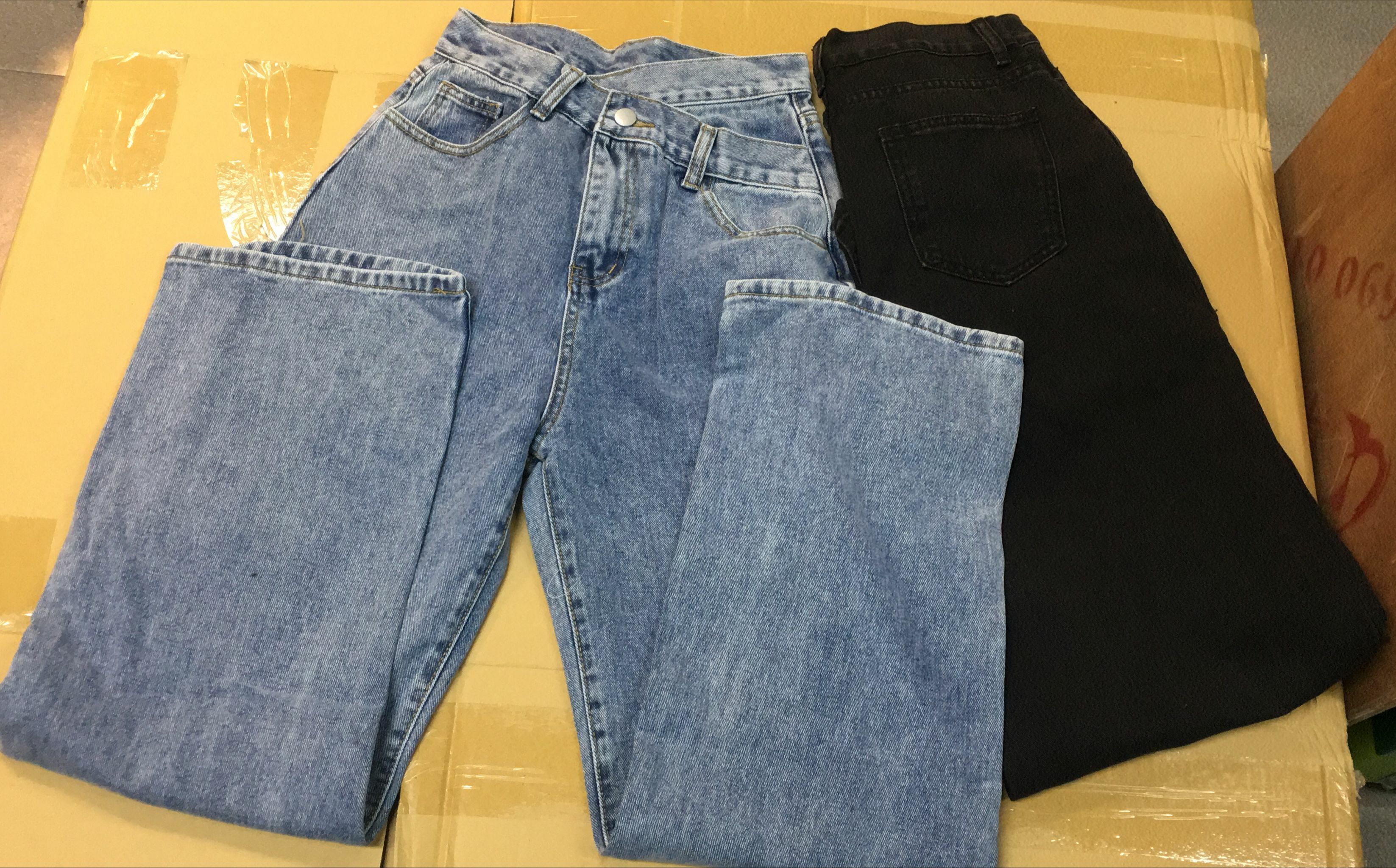 斜款褲頭牛仔長褲 （此為清貨價貨品不設退換）(AT10701)