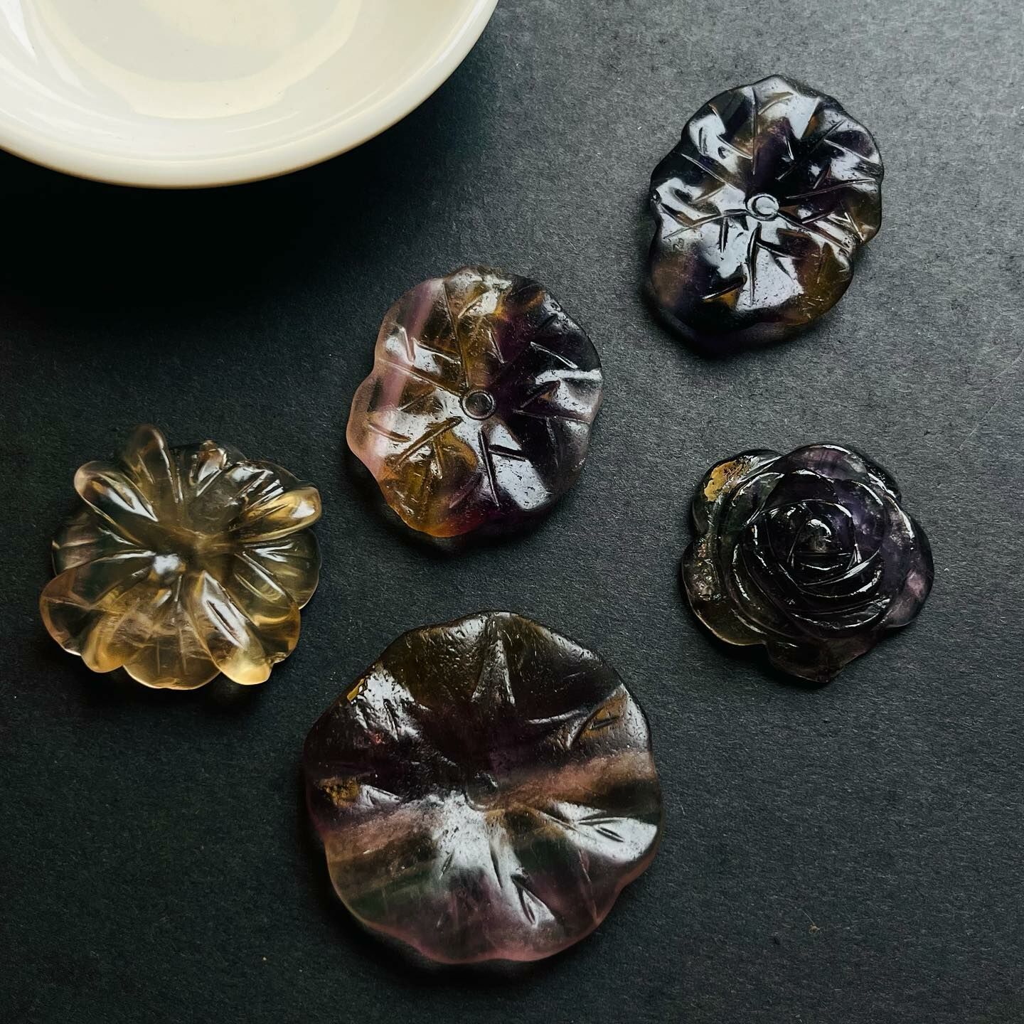 [原石] 螢石 雕刻花 水晶雕件