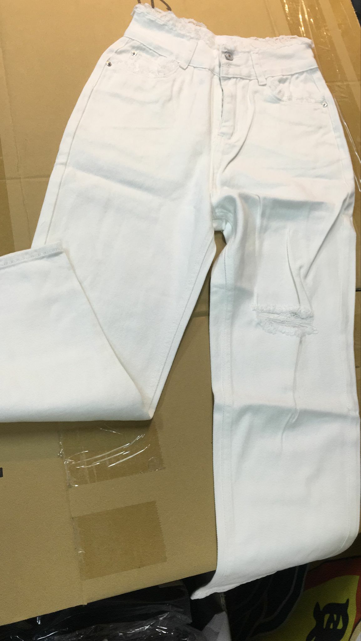 現貨 韓國蕾絲邊爛牛仔褲（此為清貨價貨品不設退換） (AT10714)