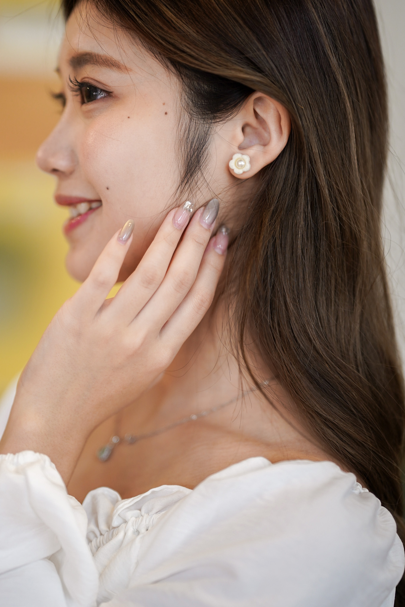 AC139 Velvet Daisy Earrings