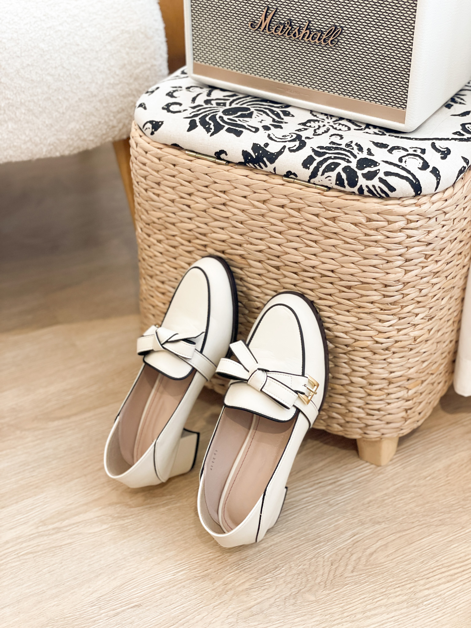 SHOE048 Contrasted Ribbon Shoes