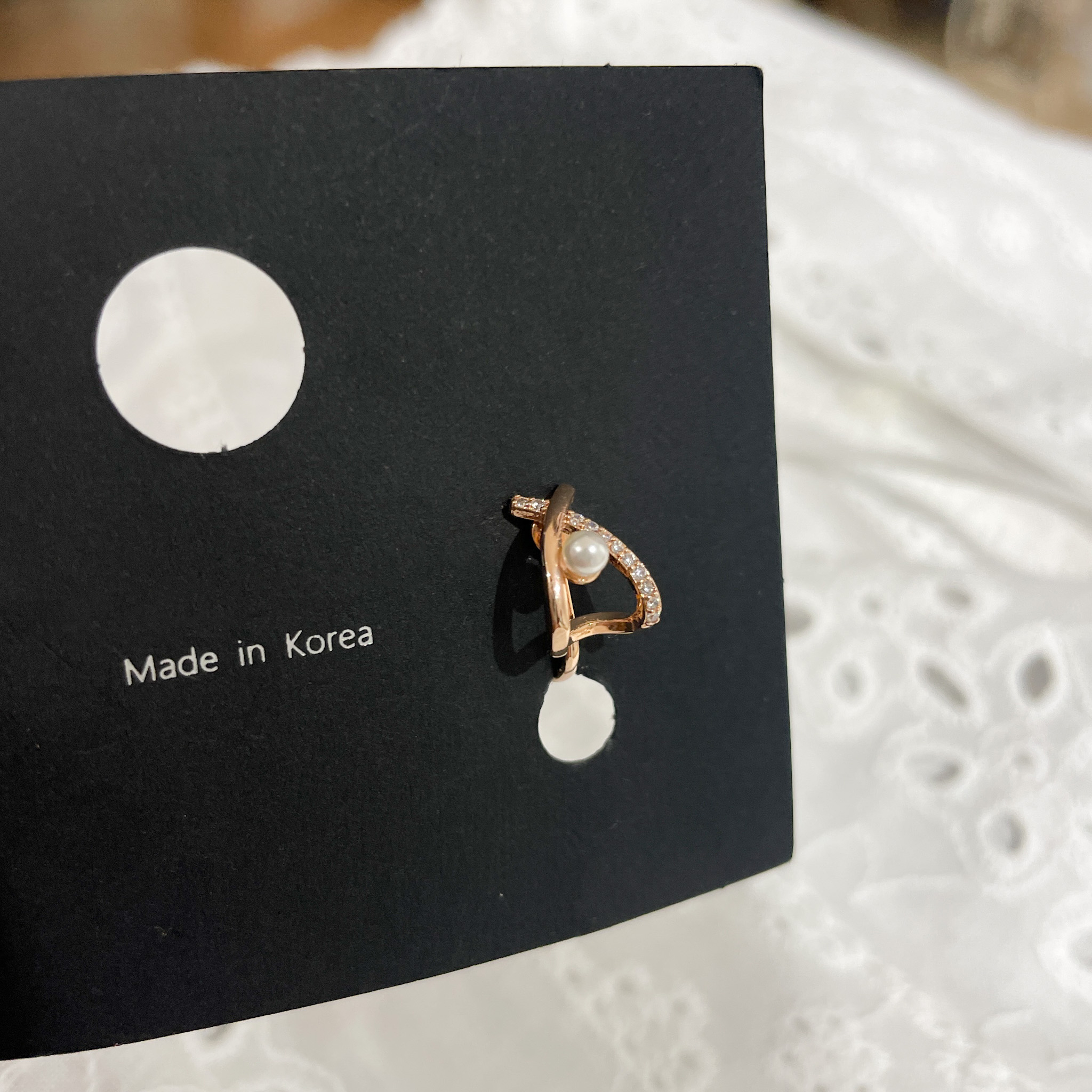 AC134 Knot Pearl Ear Clips