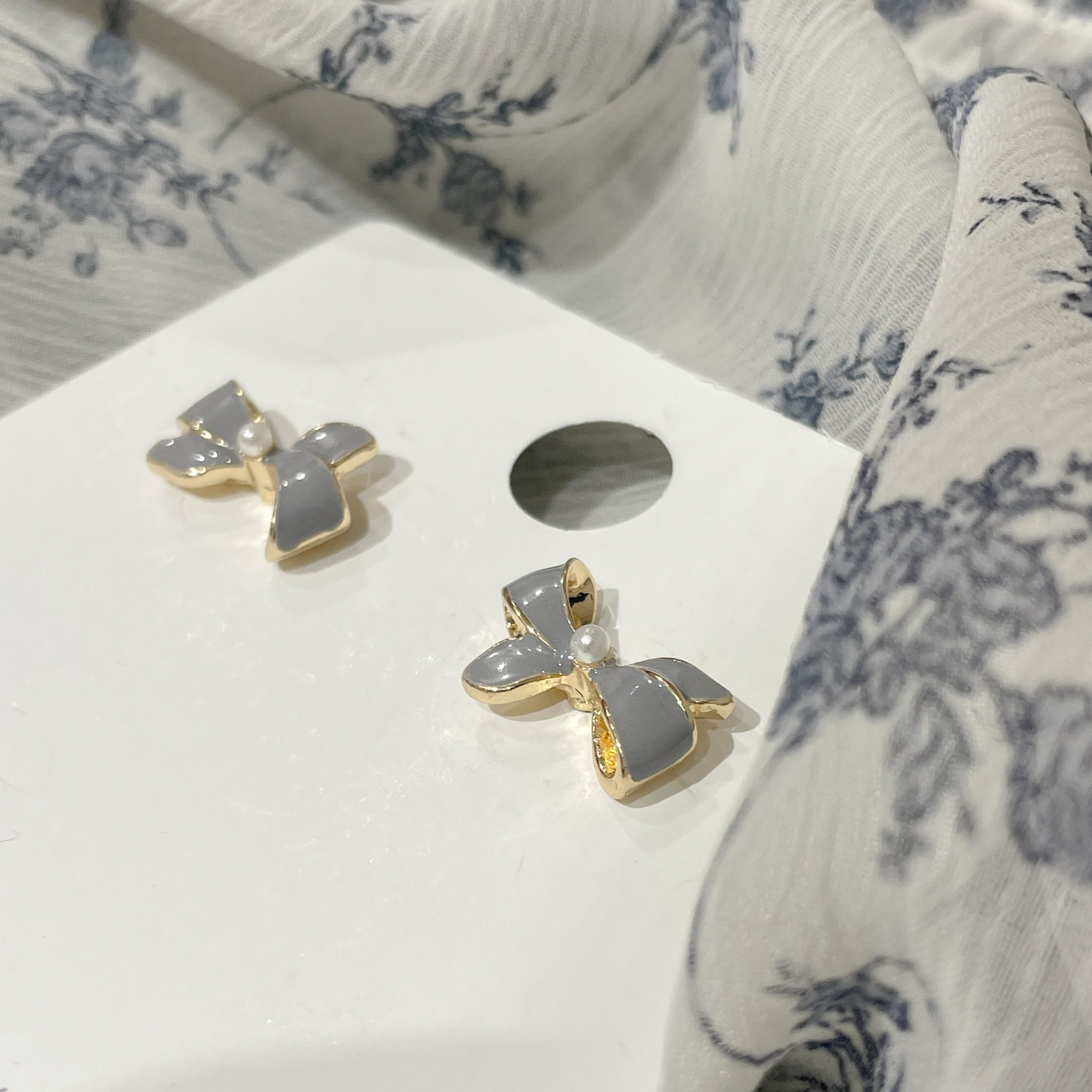 AC137 Misty Blue Ribbon Earrings