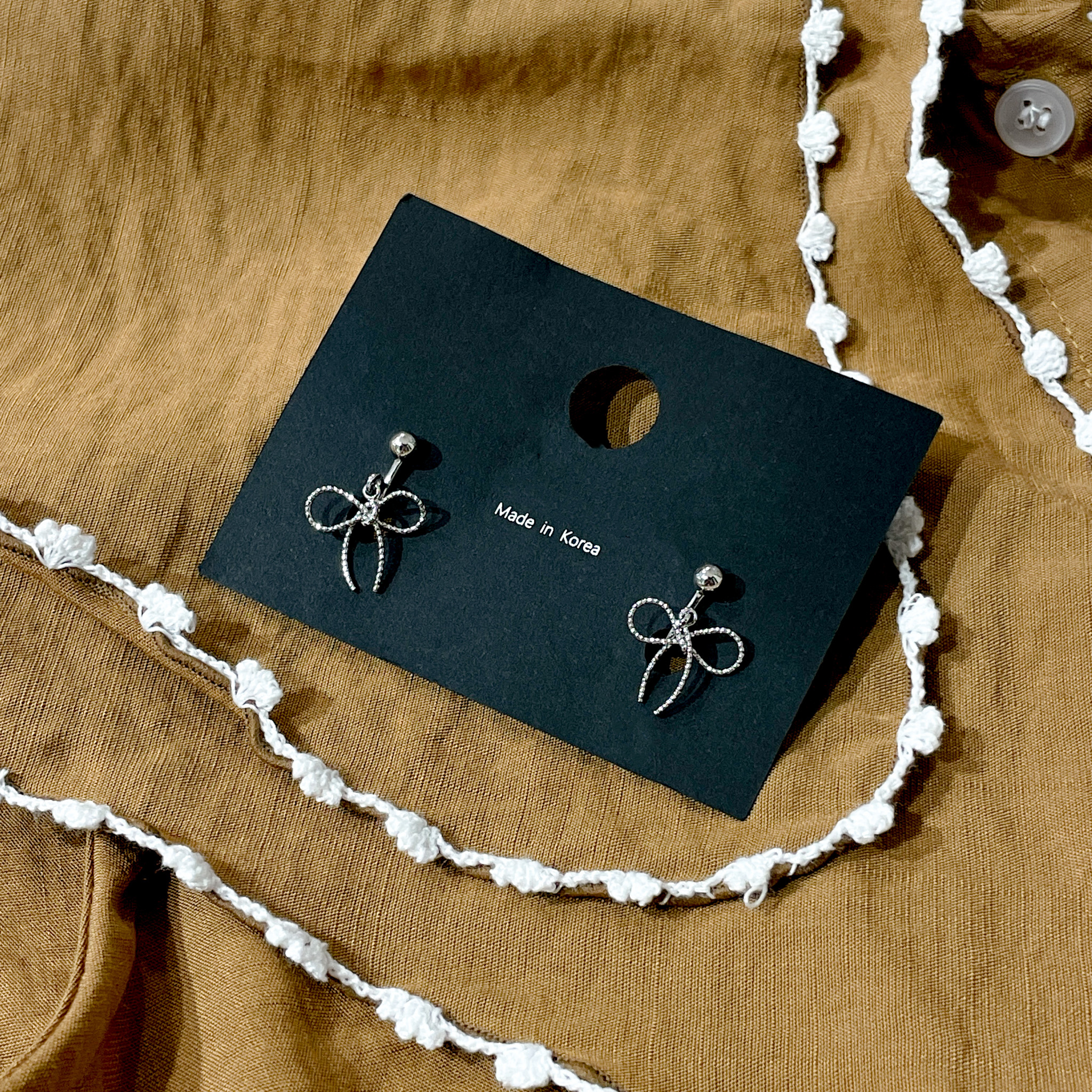 AC135 Swing Ribbon Ear Clips