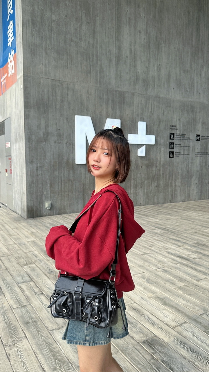 A0185｜型格圓扣皮質長方單肩袋