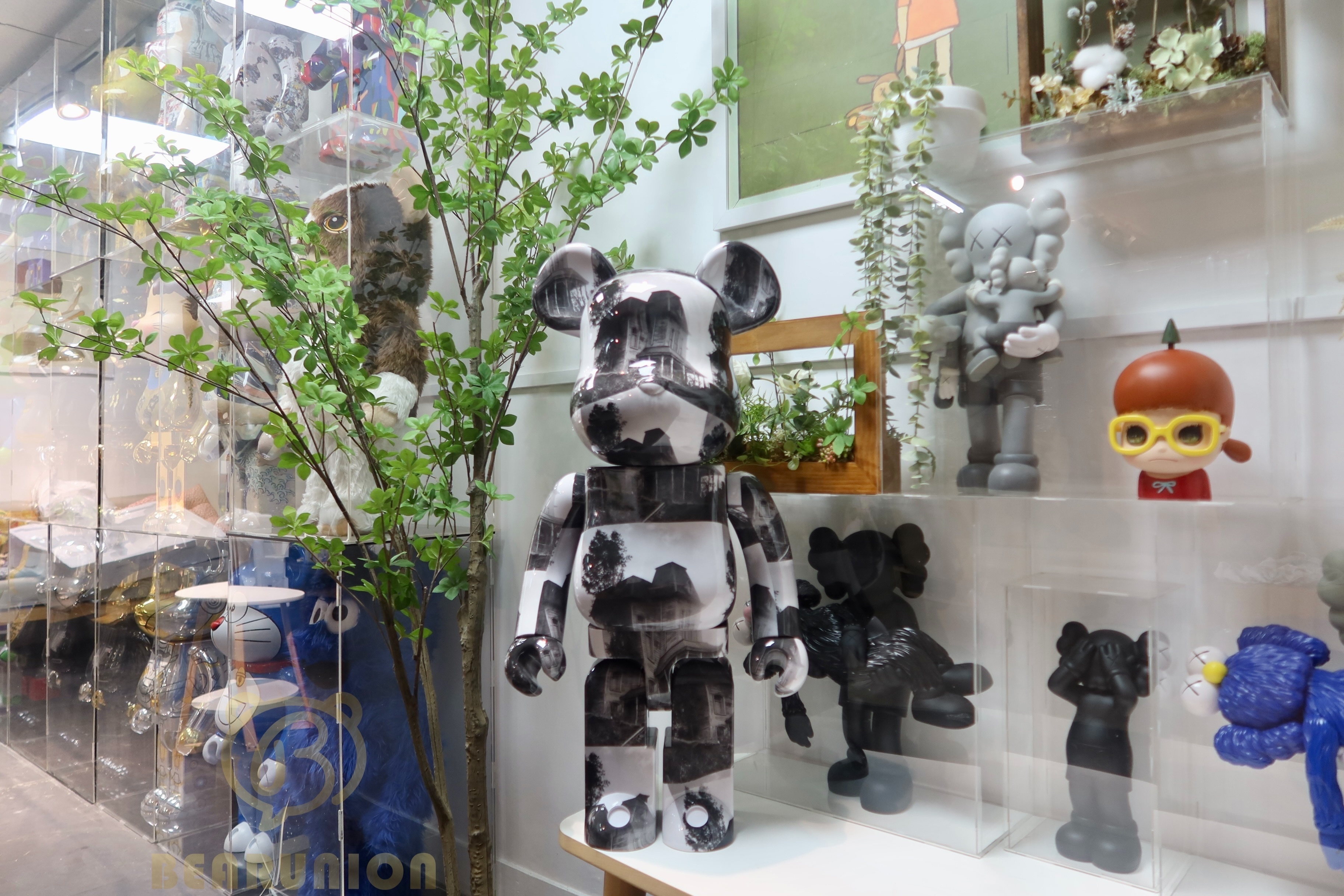 🥇現貨🥇Bearbrick 1000% BATES MANSION