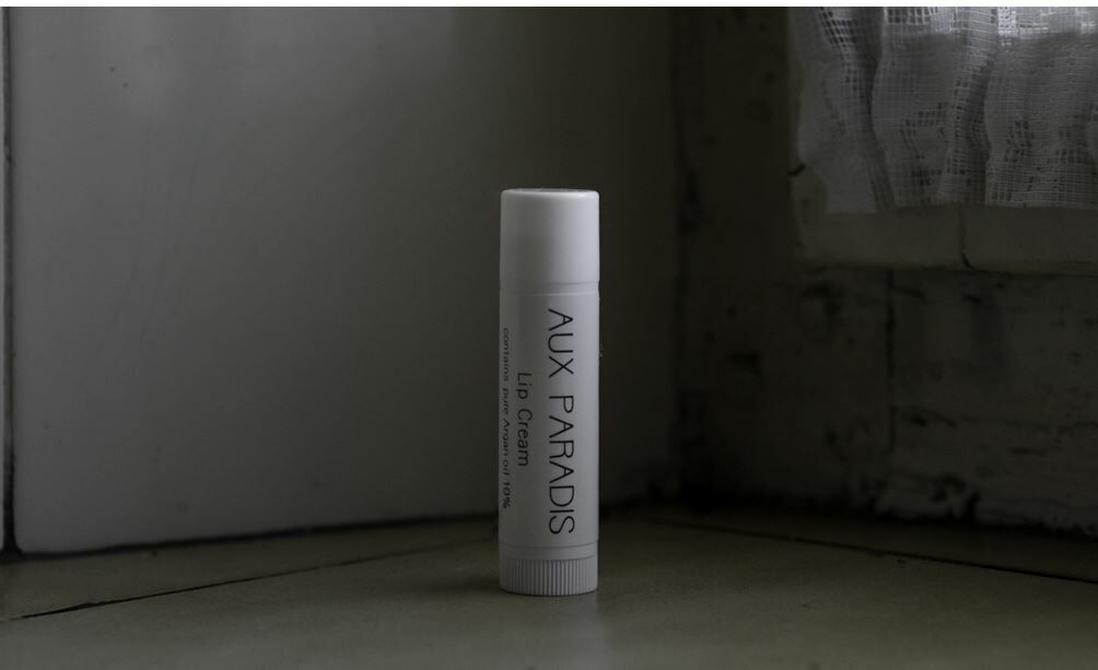 [現貨]AUX PARADIS 護唇膏