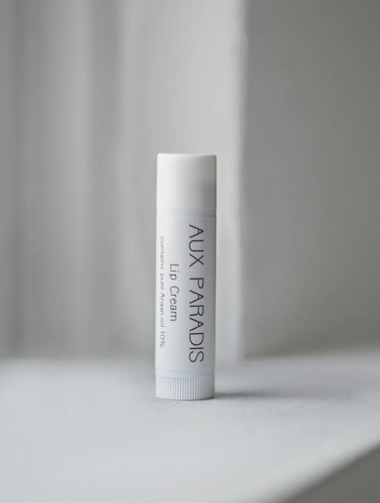 [現貨]AUX PARADIS 護唇膏