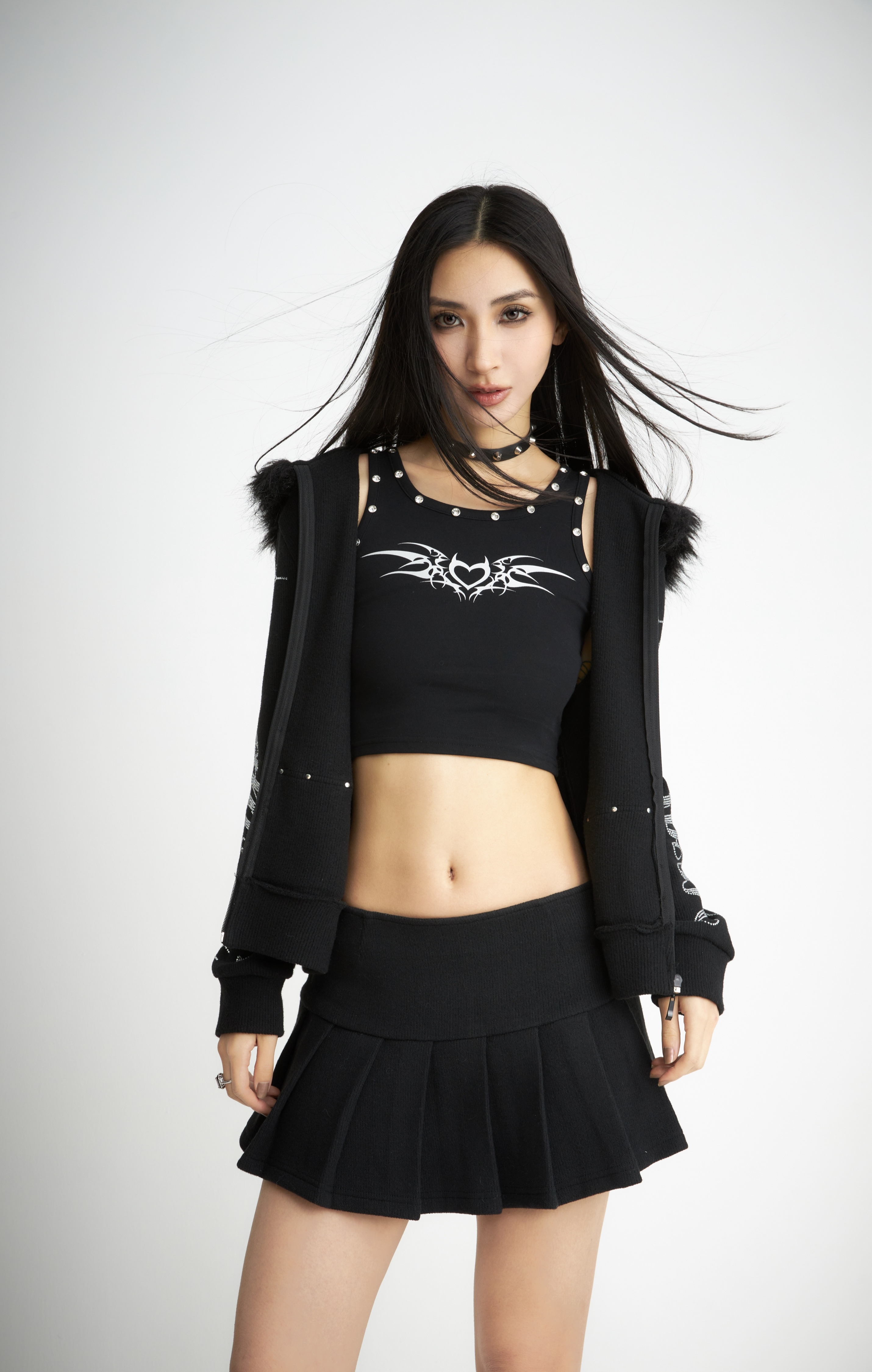 ArtByTastybabe 文字黏鑽 鉚釘 毛領連帽外套 黑色