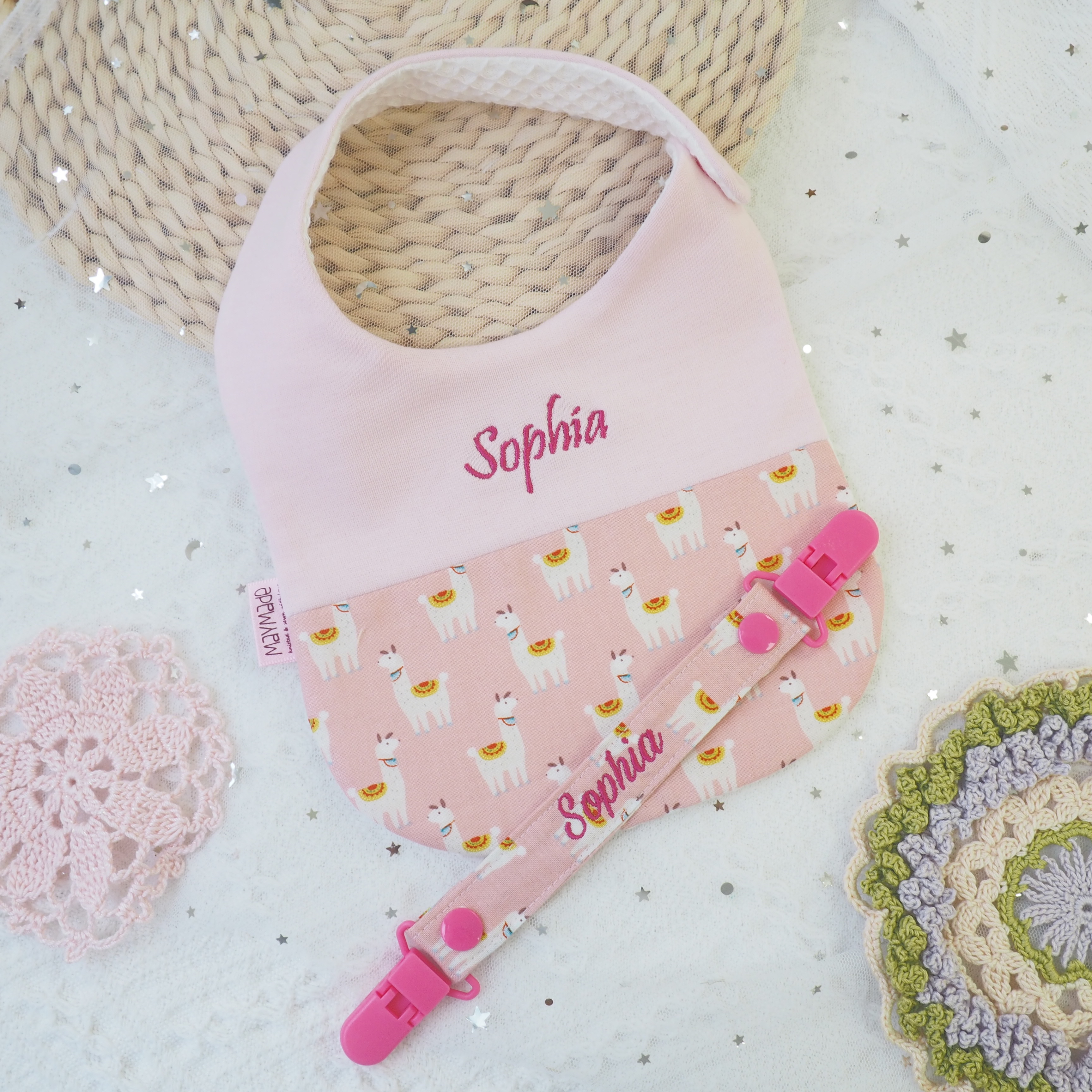 粉紅羊駝 拼布款繡名口水肩