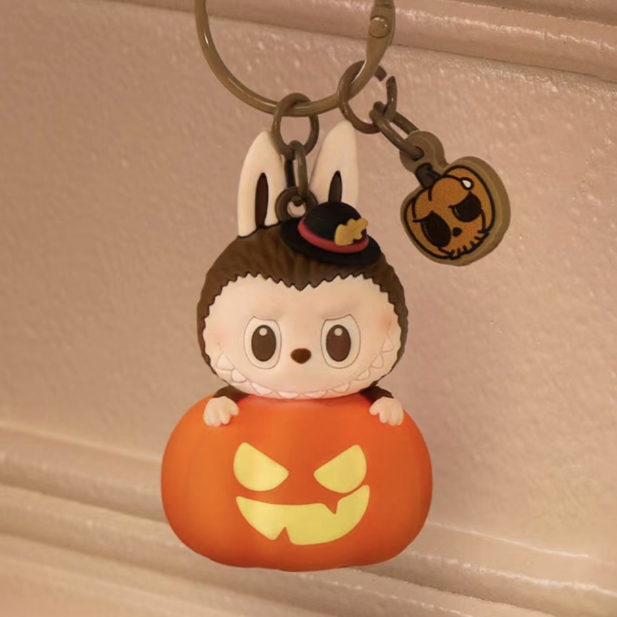 POPMART泡泡瑪特 LABUBU 南瓜 萬聖節 吊飾 發光 鑰匙圈