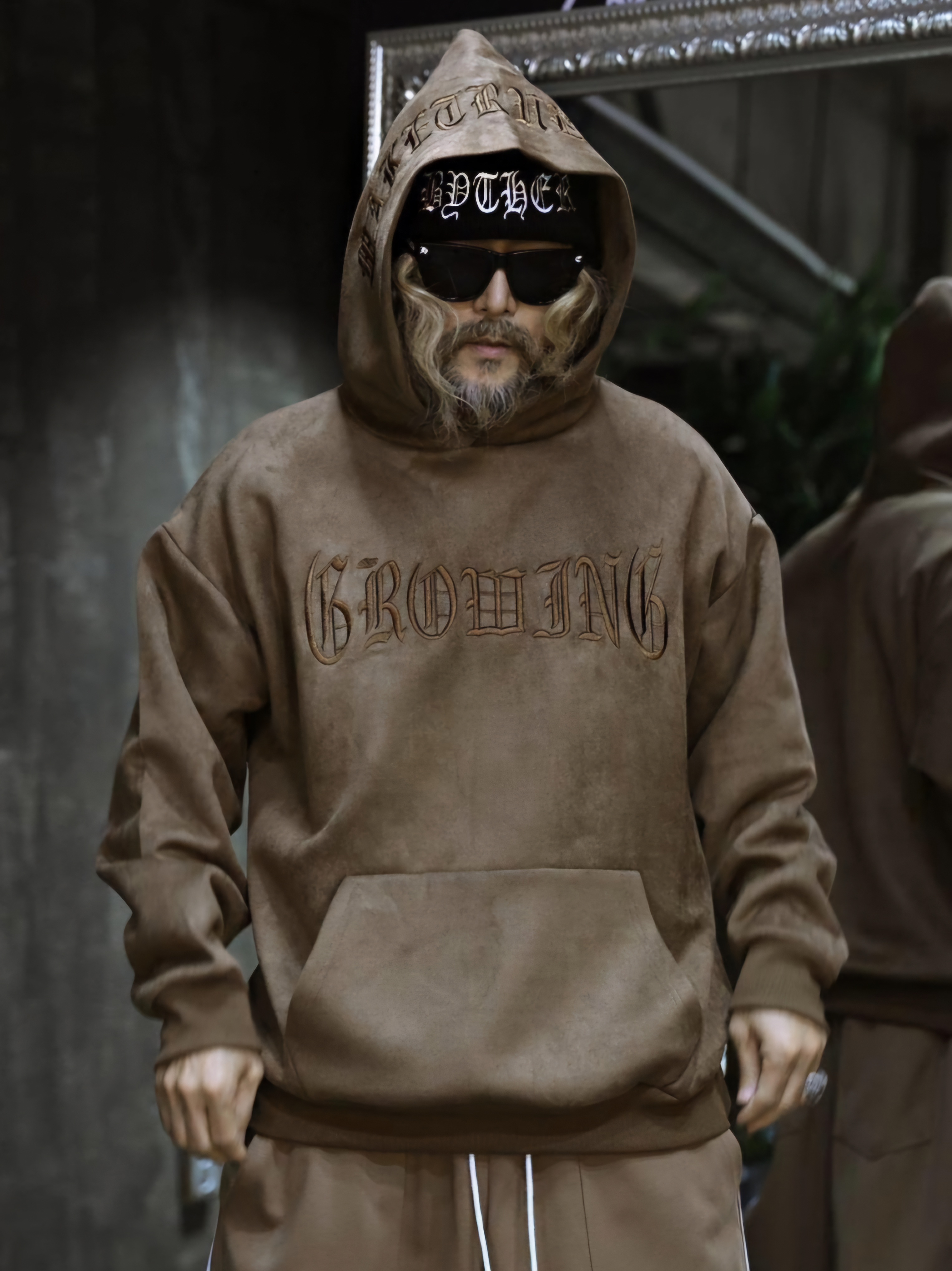 字母刺繡絨面革連帽衫