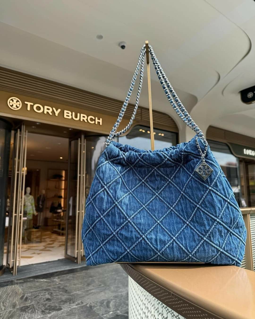 Tory Burch Fleming Drawstring Tote牛仔布tote