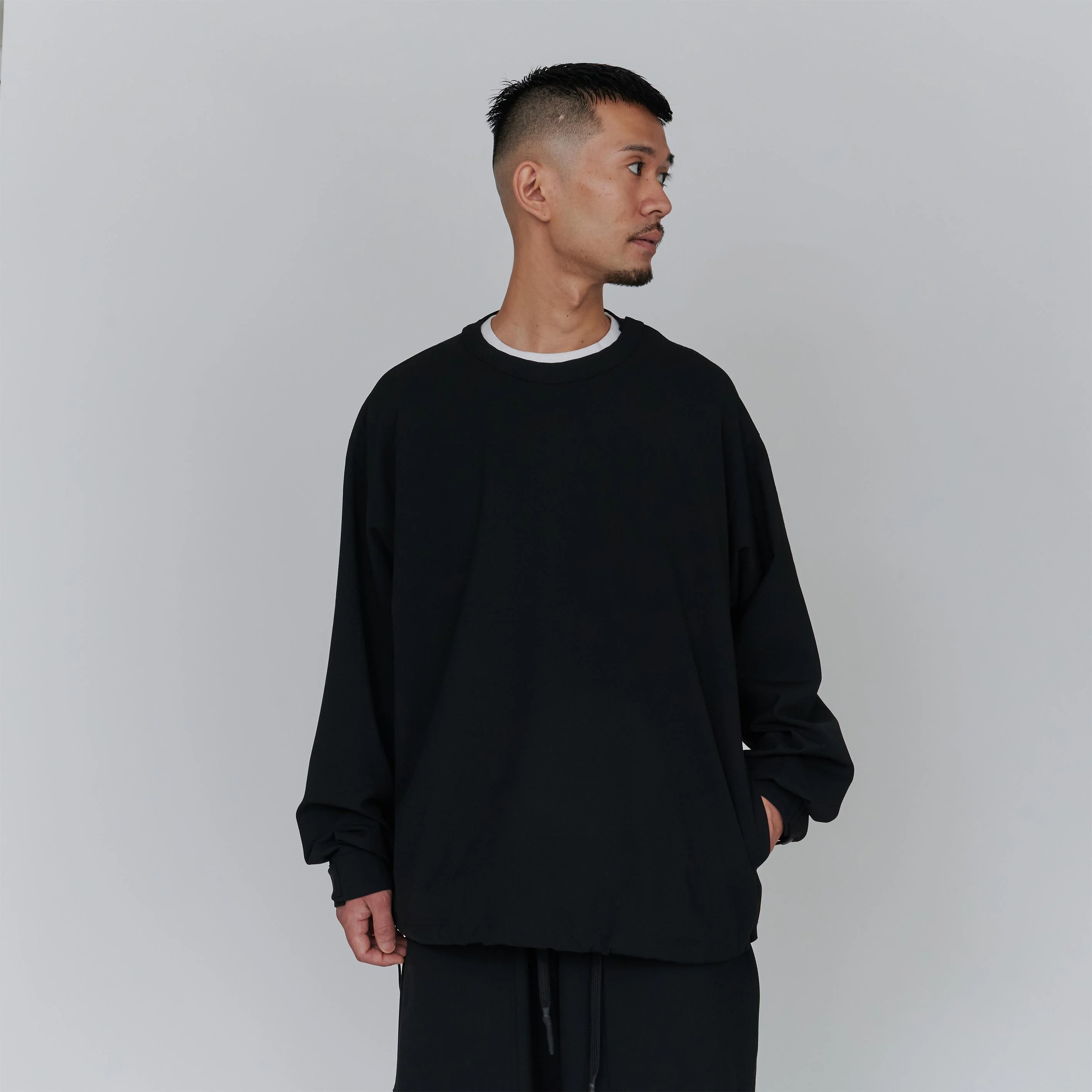 UNTRACE - SPLIT RAGLAN PULLOVER L/S / BLACK