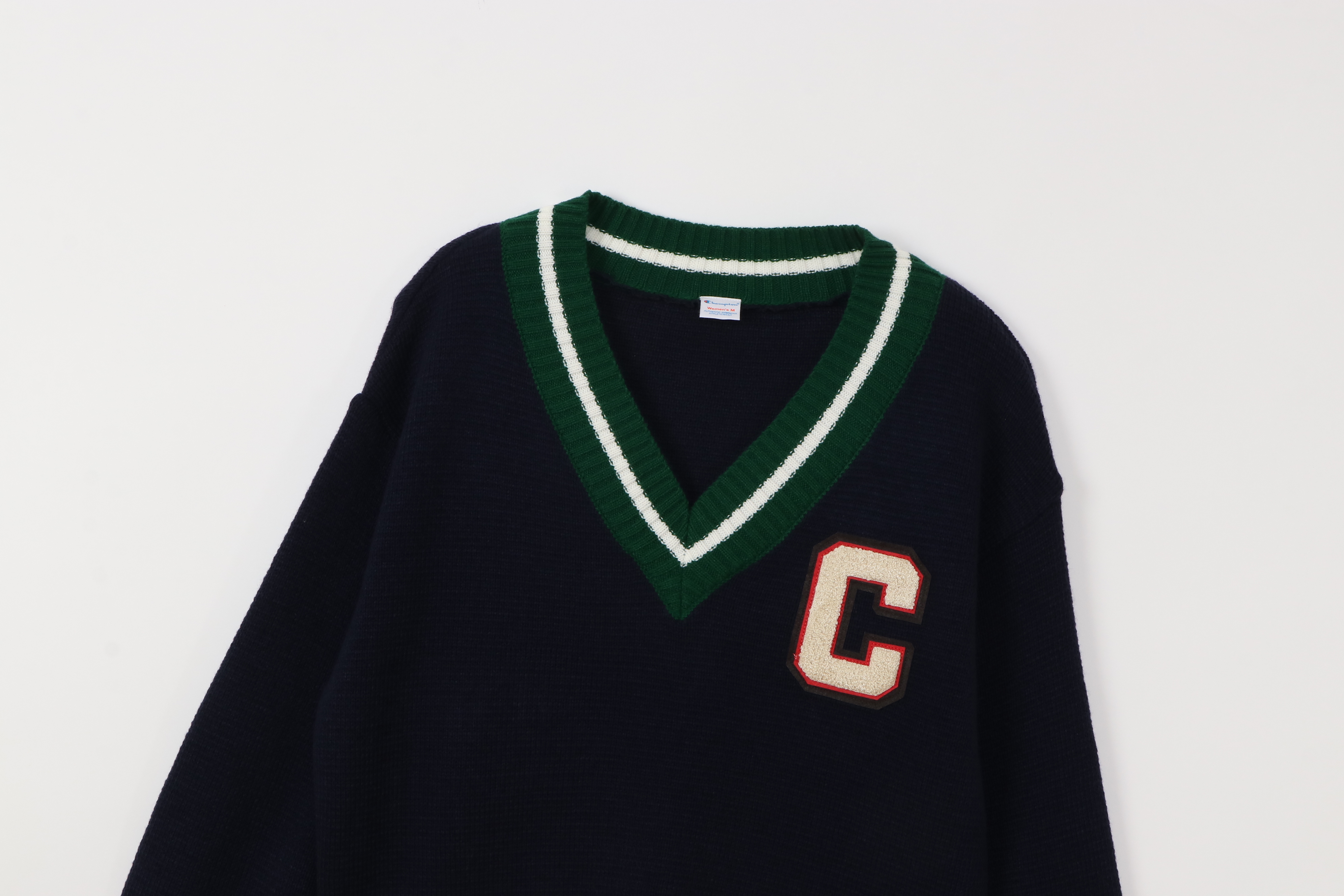 女款 -CASUAL 學院V領C字母針織衫-黑色（CW-A017-386）