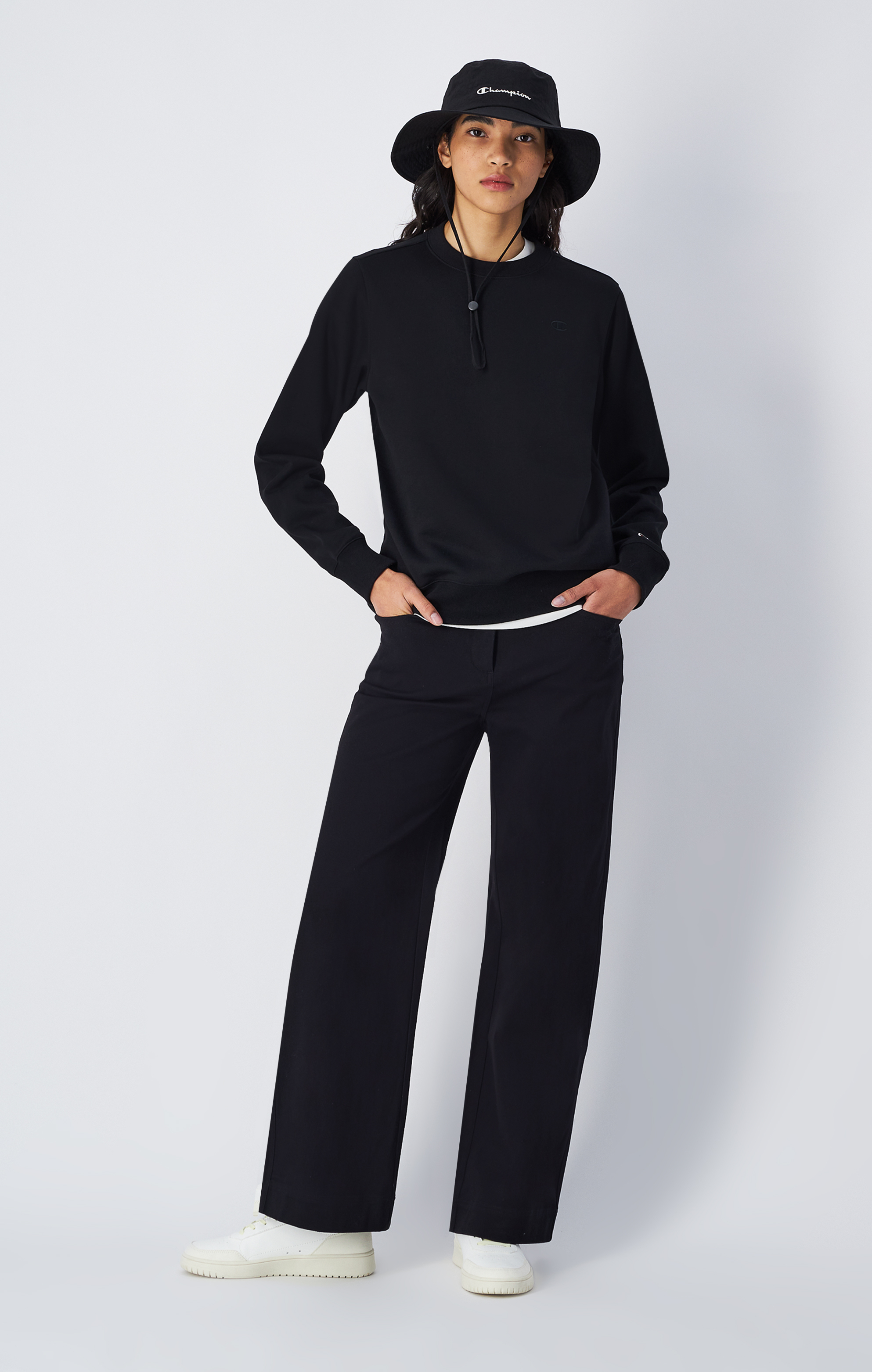 女款 經典同色小刺繡圓領衛衣(黑)