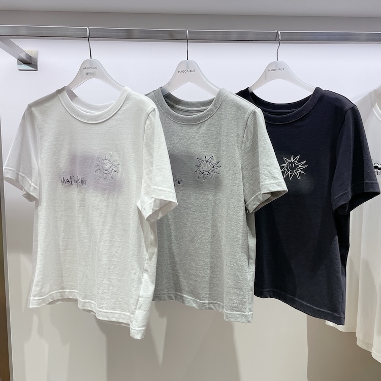 【Matin Kim】韓国人気★SUN EMBROIDERY GRAPHIC TOP (3色) 直播商品KM07 - MATIN KIM Sun Embroidery Graphic Top 哈哈笑