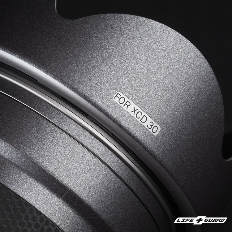 霧灰貼膜質感特寫，LIFE+GUARD 設計風格