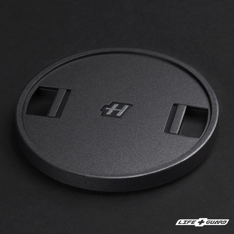 霧灰貼膜質感特寫，LIFE+GUARD 設計風格