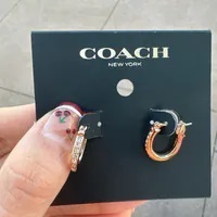 [S] COACH F54497 PAVE SIGNATURE C HUGGIE EARRINGS,ROSE GOLD, 889295166758 (SCO946)