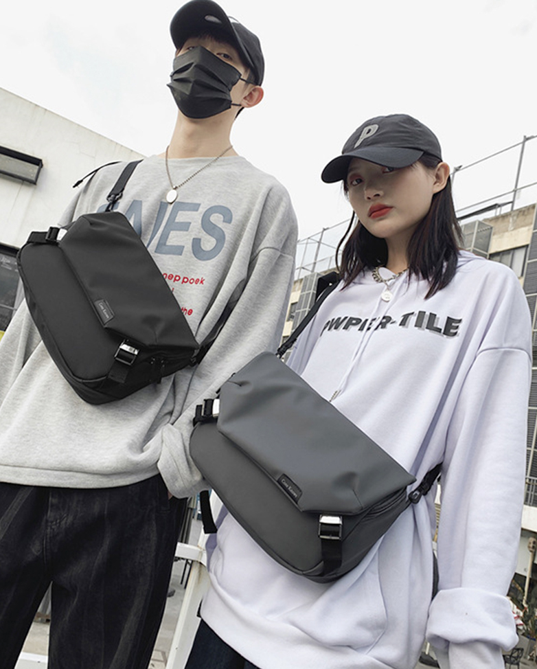 日系通勤休閒簡約郵差機能包