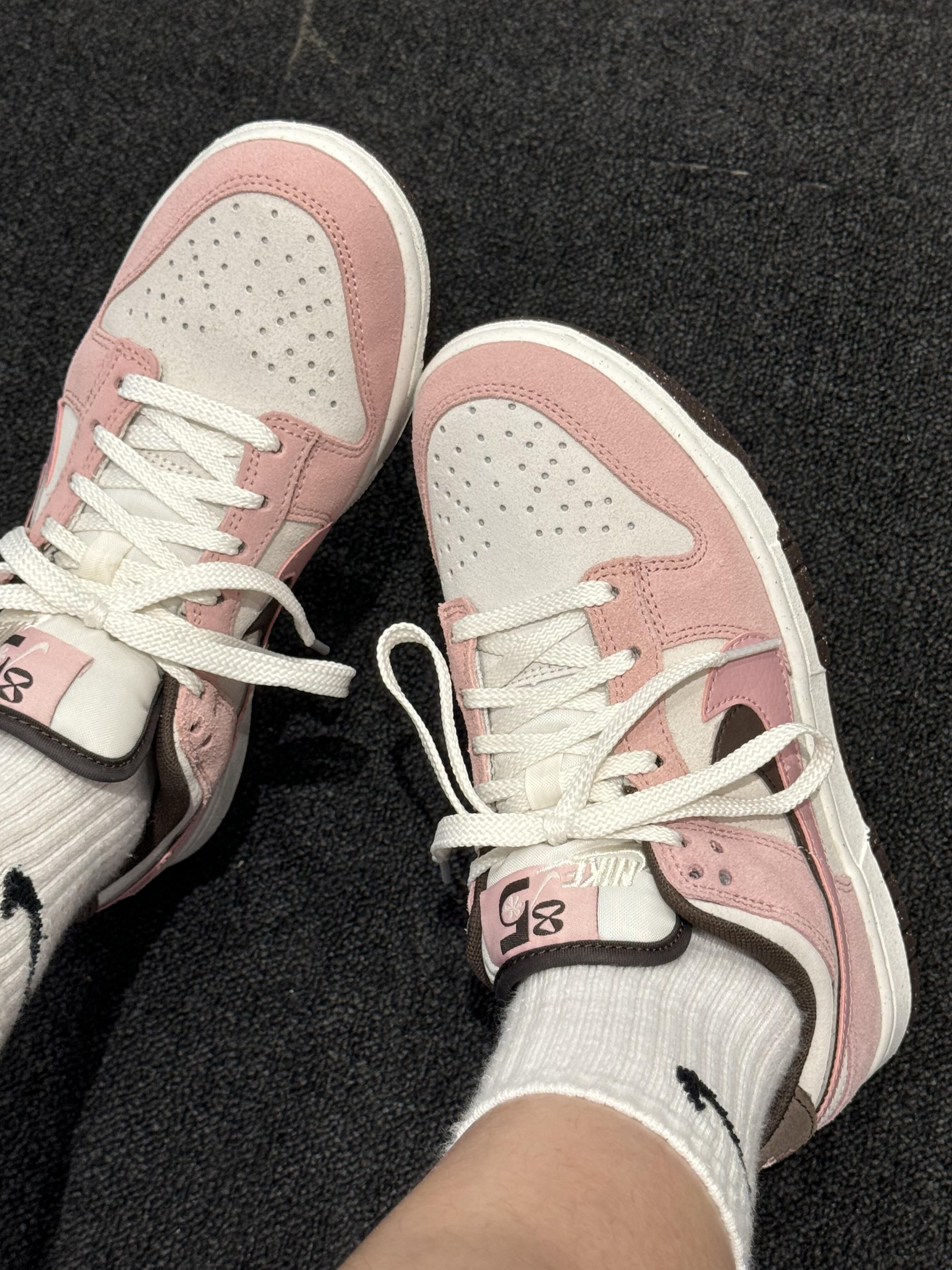 【預訂】NIKE DUNK LOW "Double Swoosh" 麂皮草莓可可-WOMEN