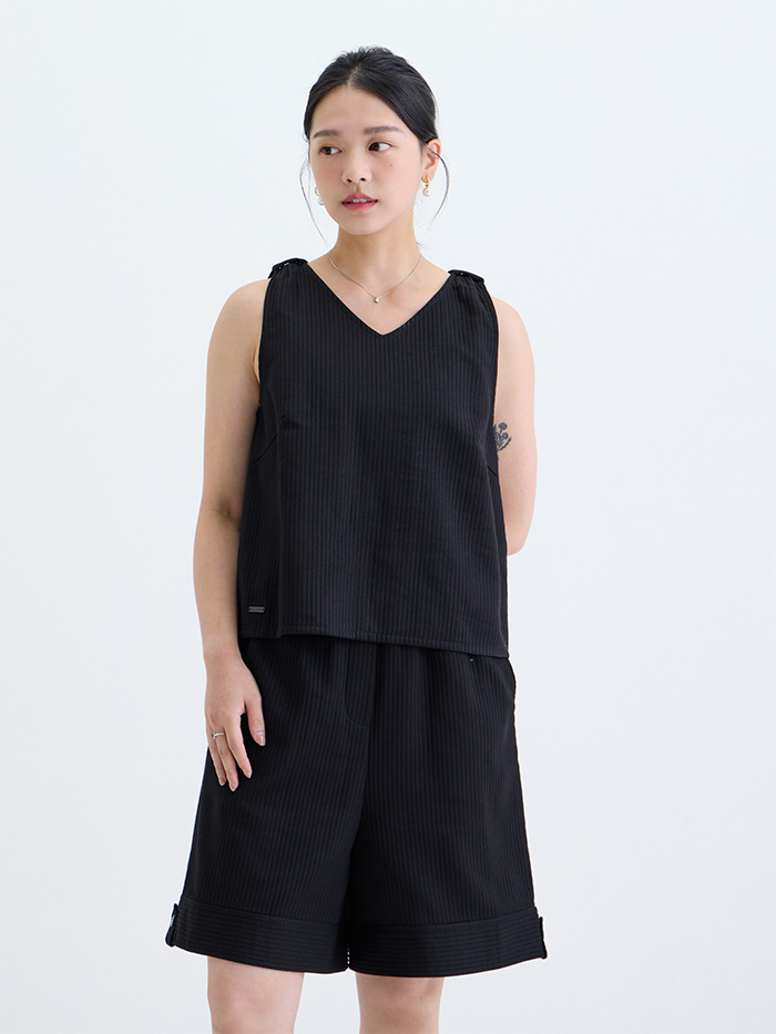 自遊V領無袖背心上衣-石黑