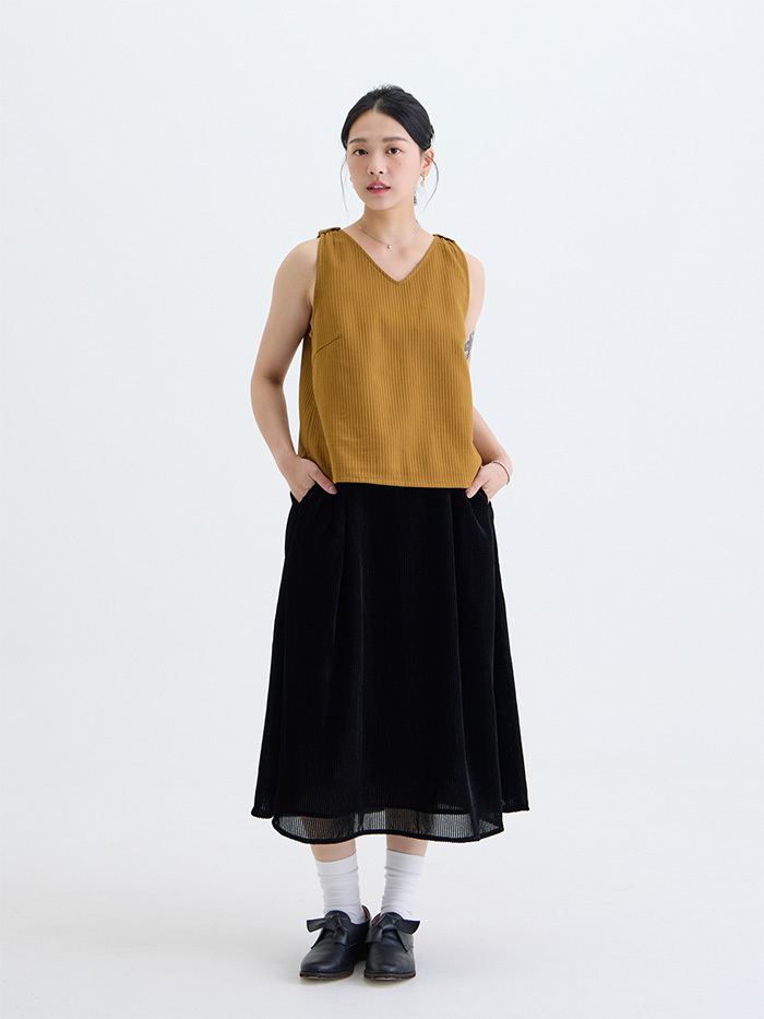 自遊V領無袖背心上衣-薑黃