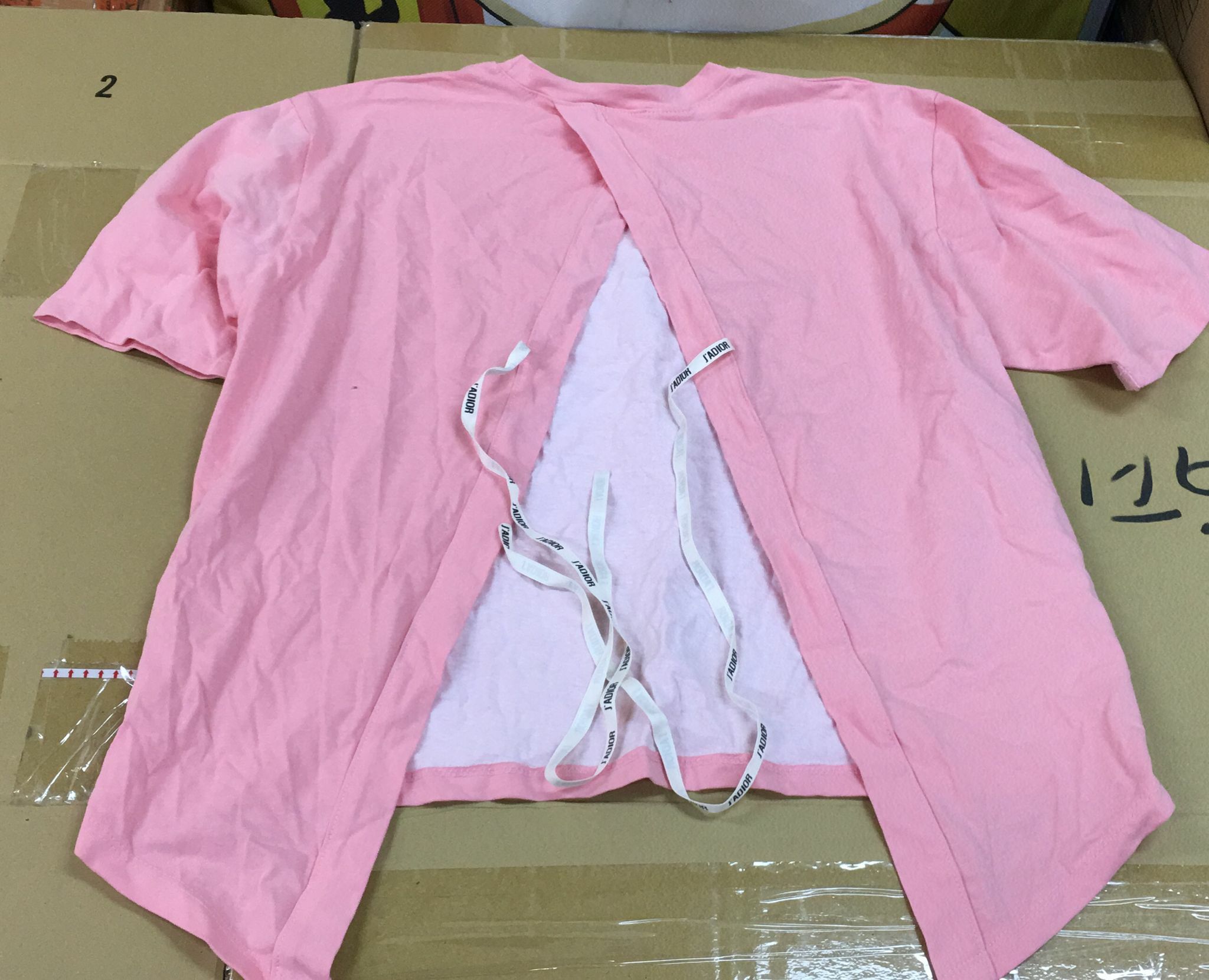 現貨 韓國後V 短袖T-SHIRT（此為清貨價貨品不設退換） (AT10775)