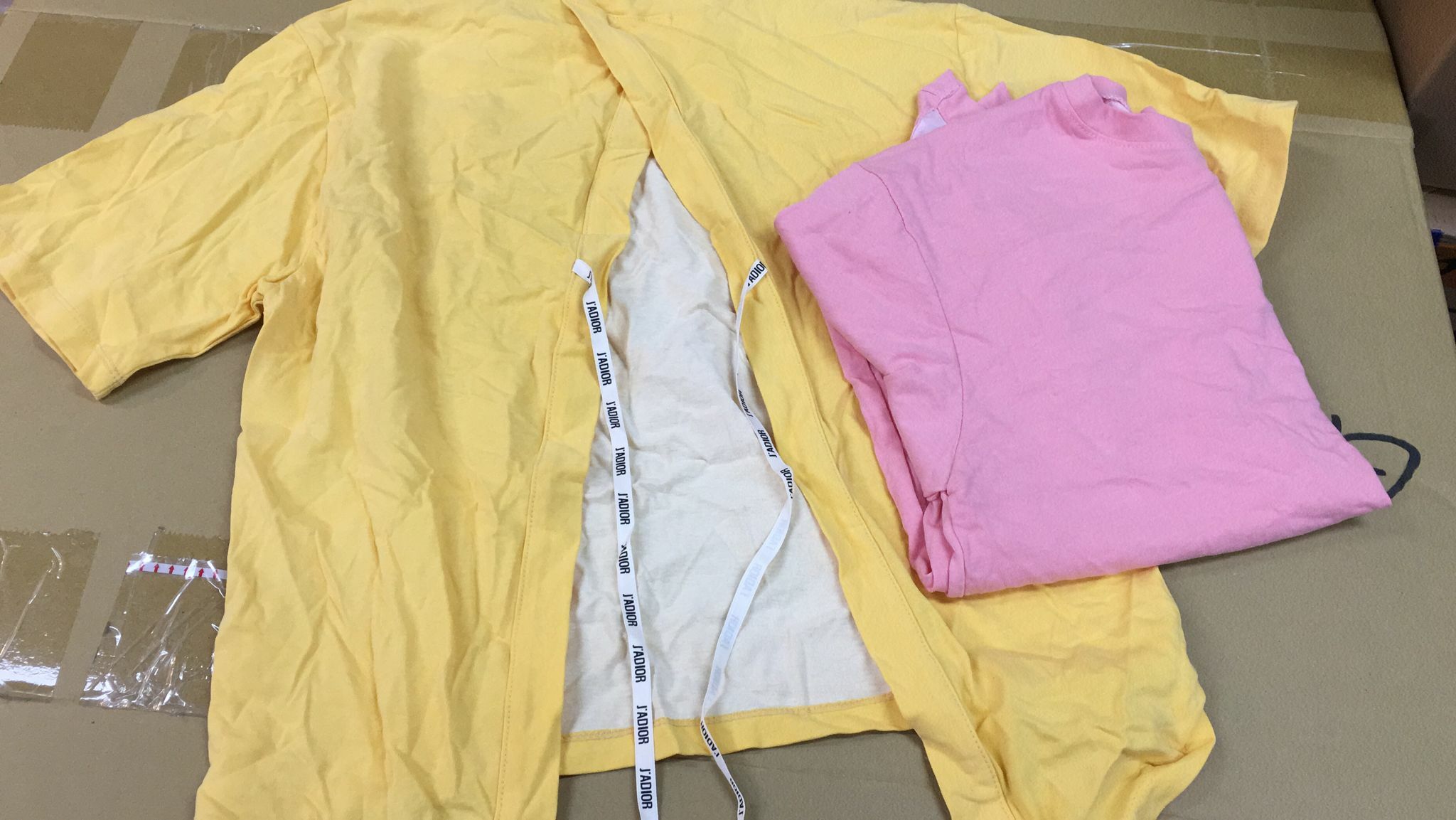 現貨 韓國後V 短袖T-SHIRT（此為清貨價貨品不設退換） (AT10775)