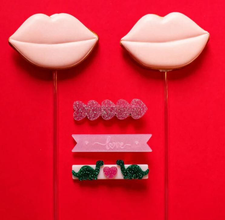 LILIES & ROSES 愛心恐龍髮夾 Dinosaur Love Hair Clips