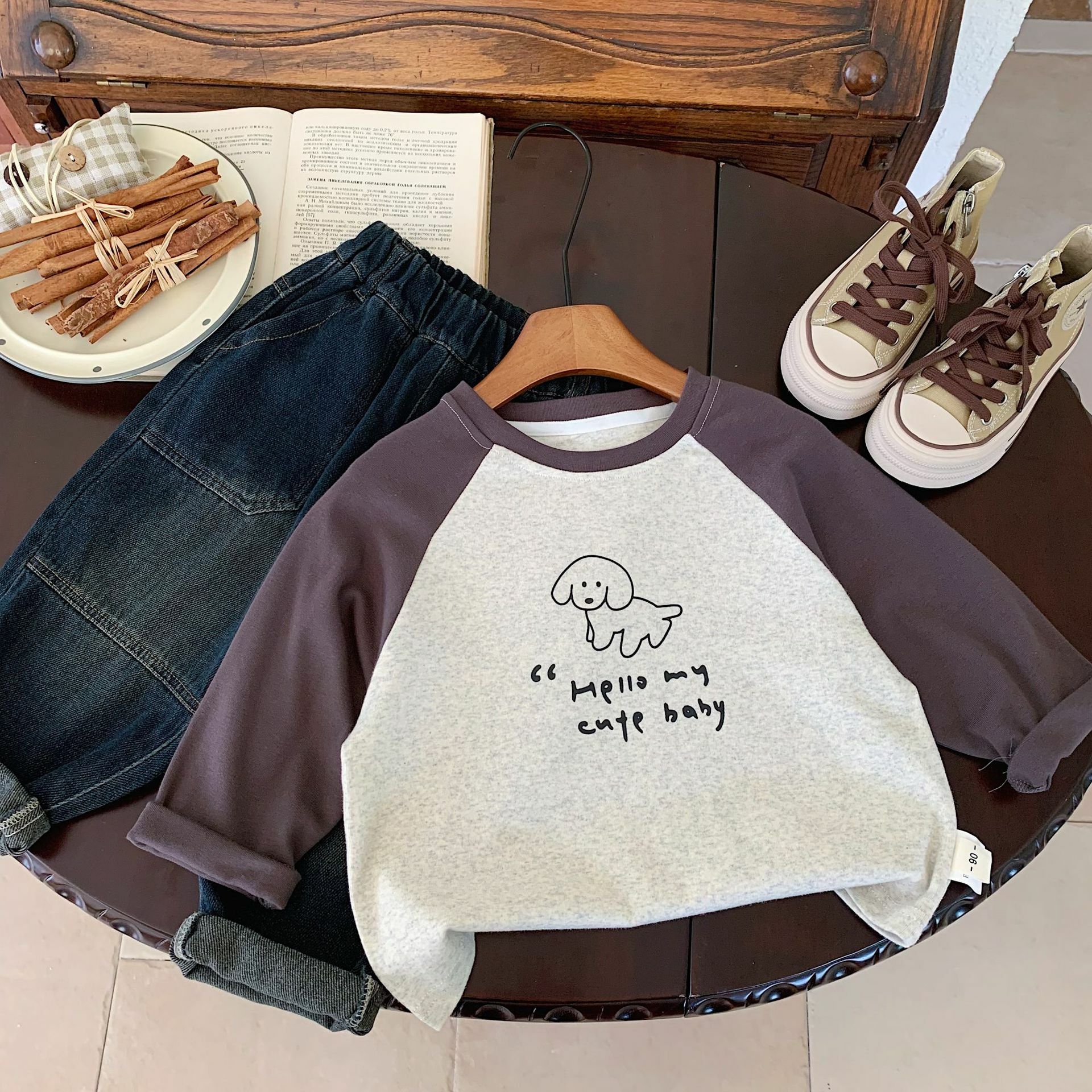 塗鴉狗狗插肩 長袖上衣