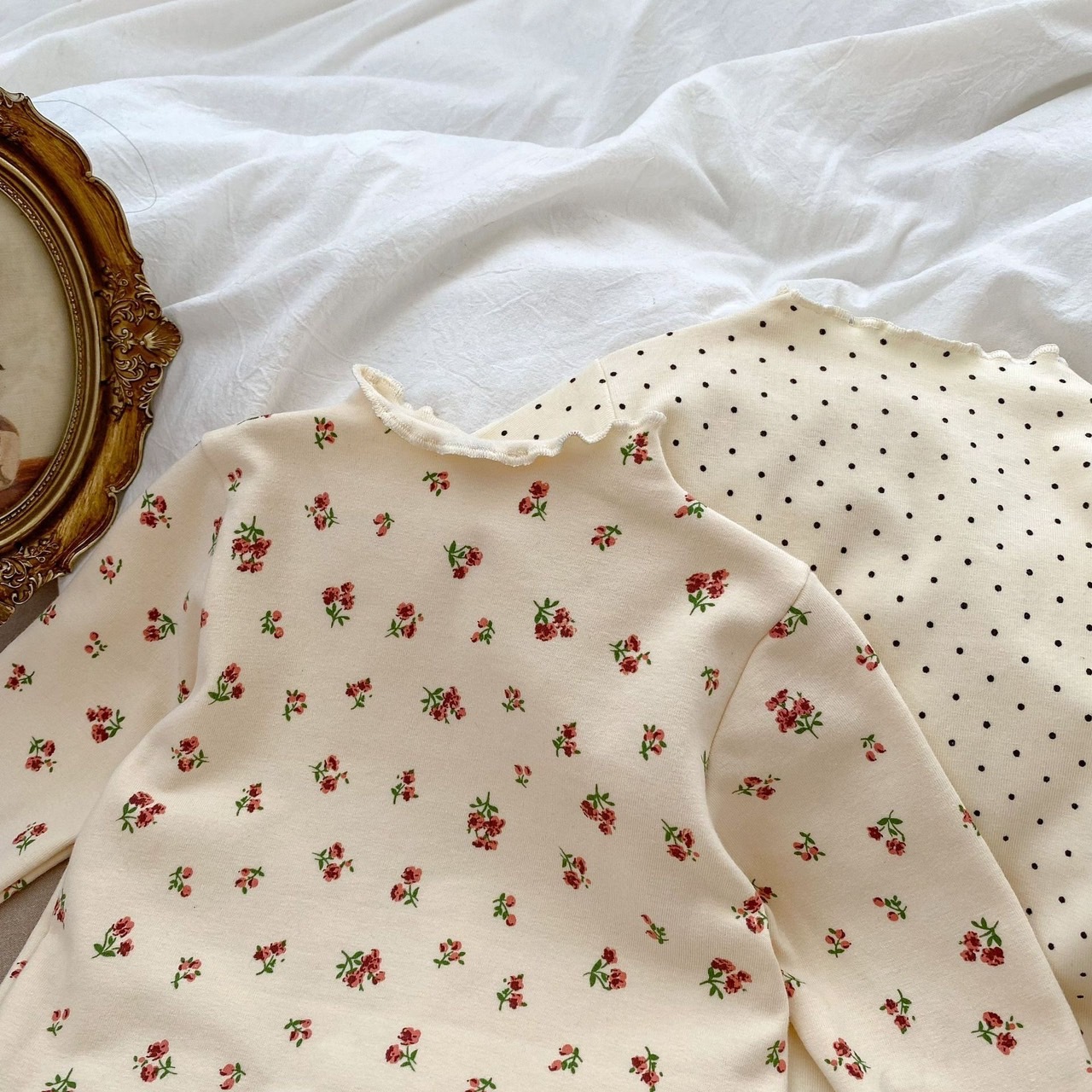 嫩嬰四色半高領木耳上衣