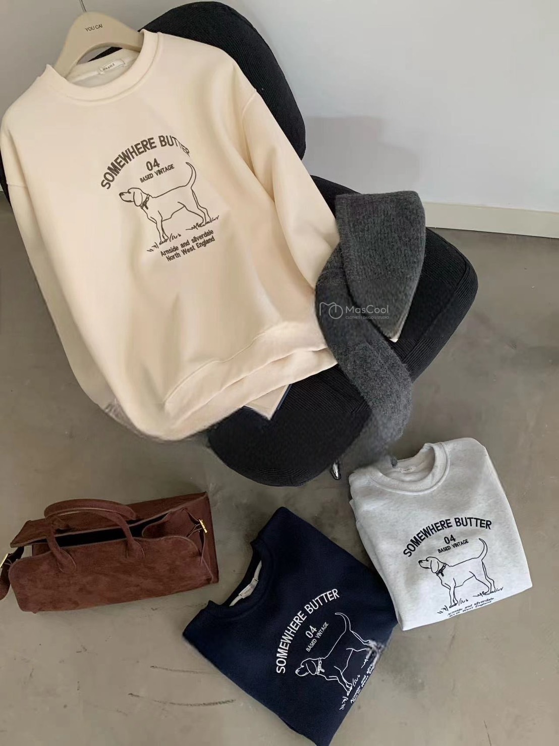 9120 女款狗狗刺繡大學T