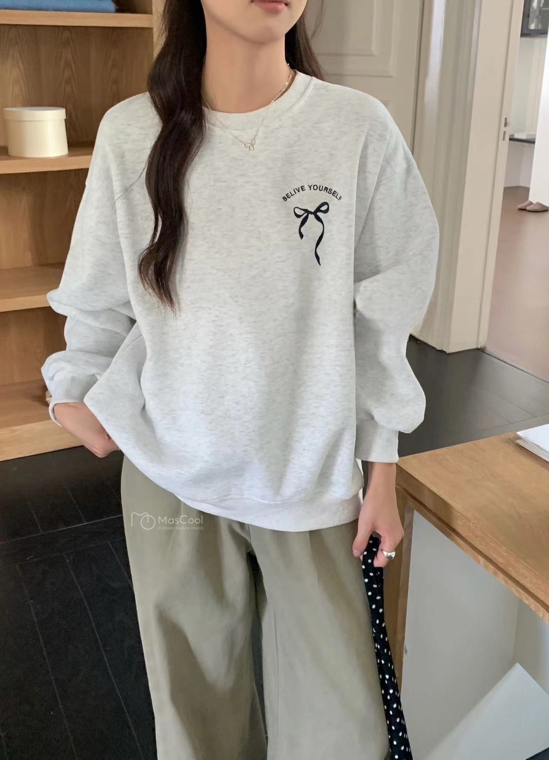 9131 刺繡蝴蝶結大學T