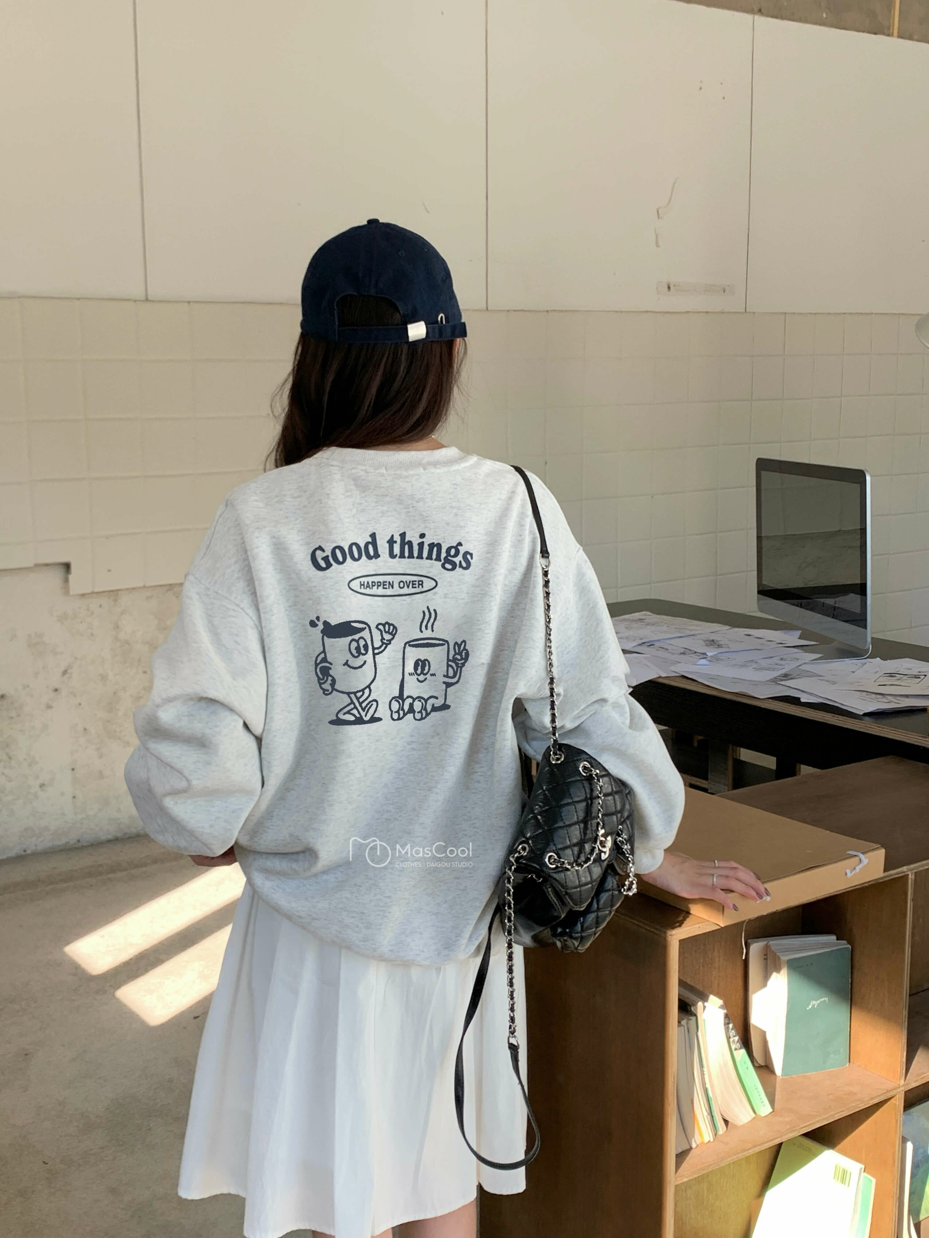 9107 GOOD THINGS 咖啡杯大學T