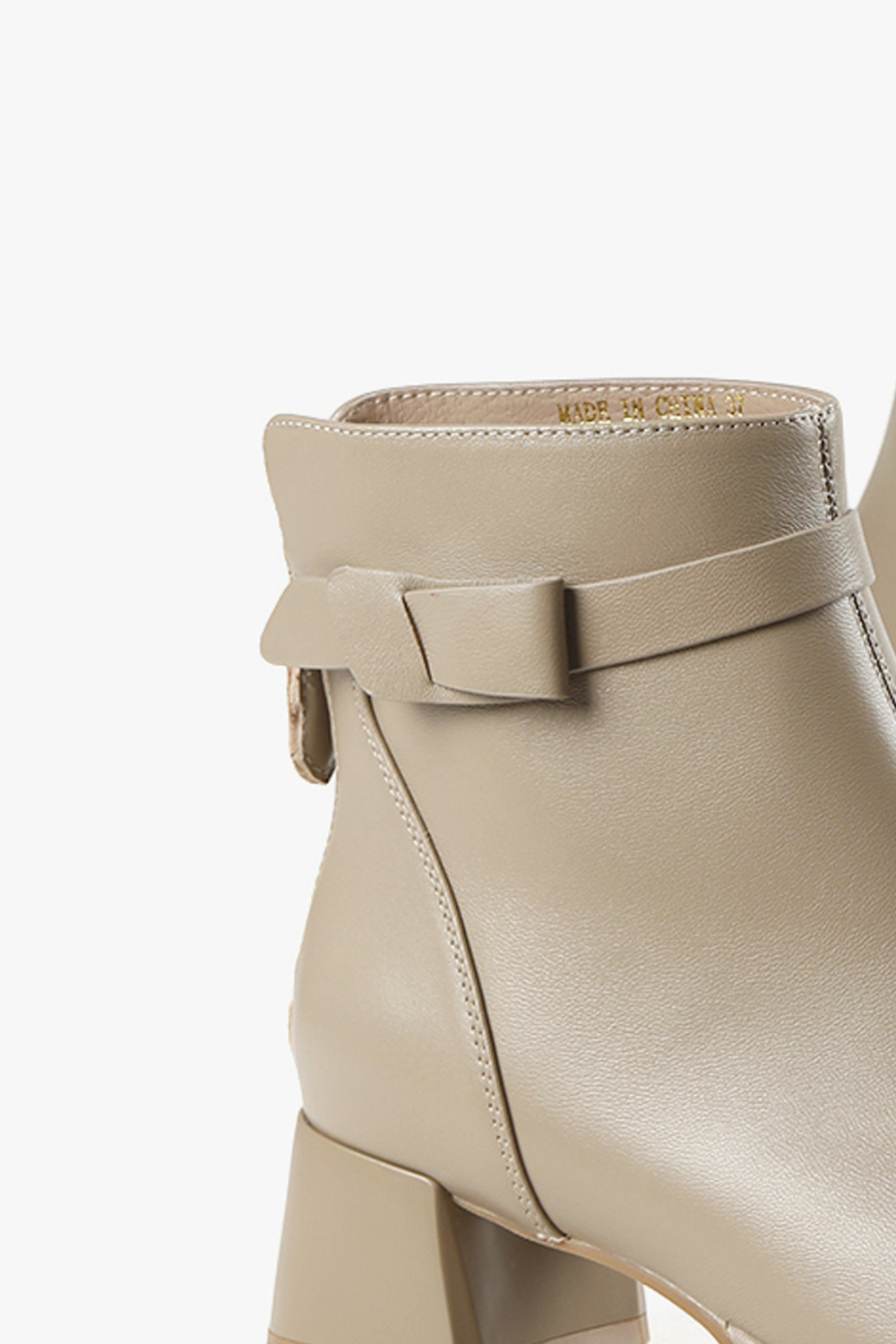 Della Bow 羊皮中跟短靴