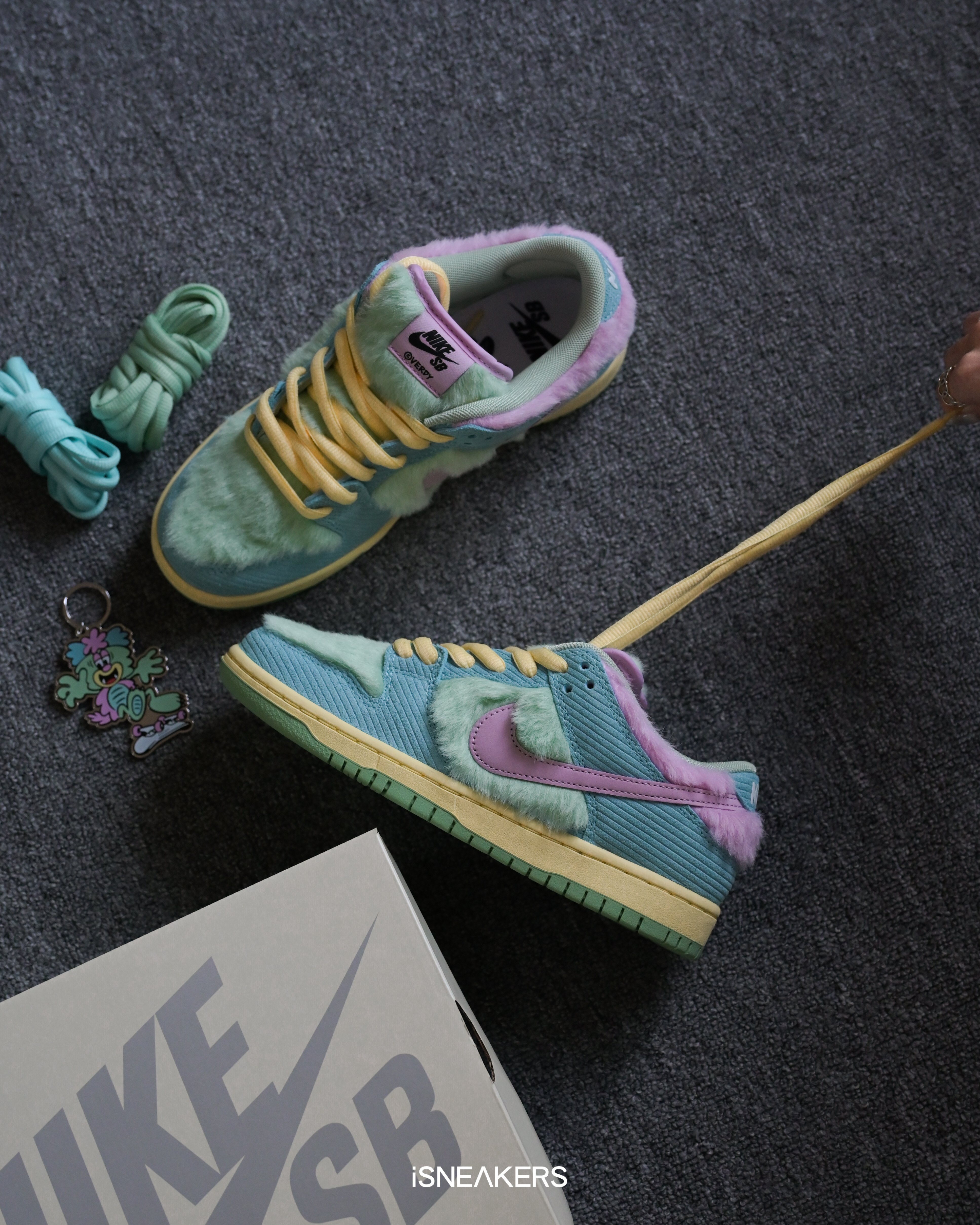 iSNEAKERS｜Verdy x Nike SB Dunk Low PRO "Visty" 毛絨藍粉 FN6040-400