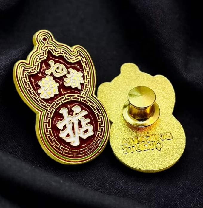 AMAZING STUDIO 金屬徽章【港式霓虹 - 撈乜都掂】