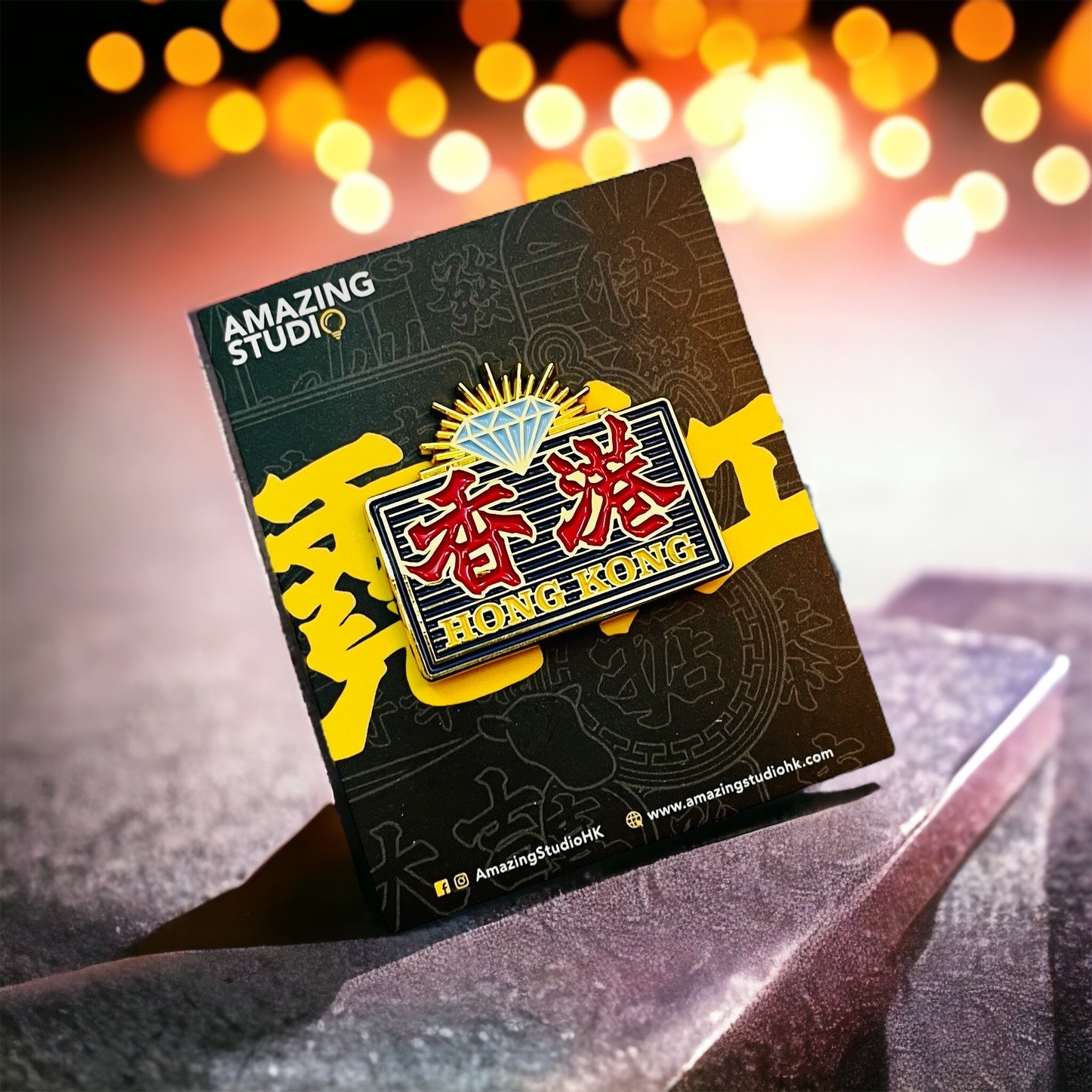AMAZING STUDIO 金屬徽章【港式霓虹 - 香港】