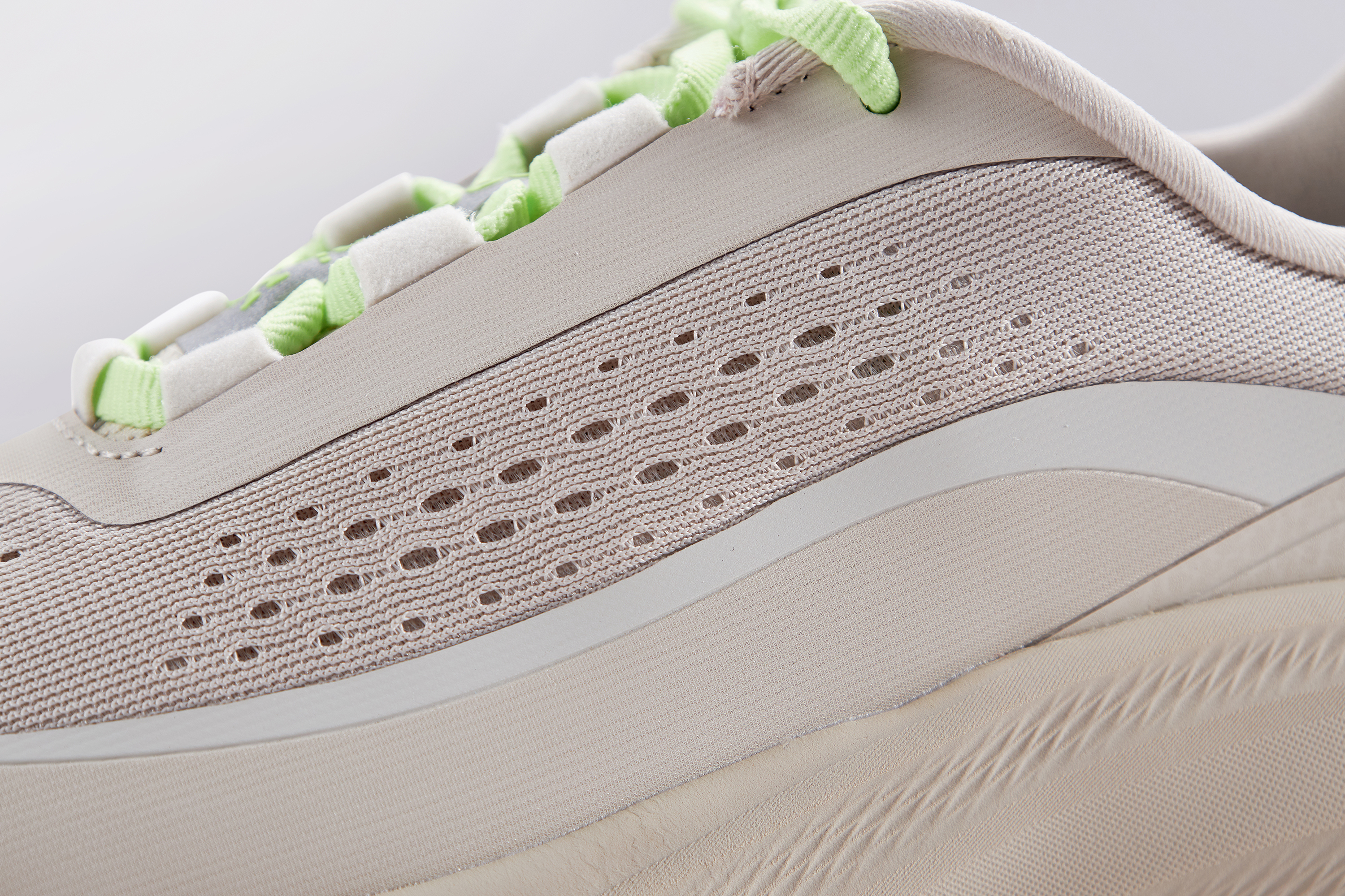 bossini. X 中性運動鞋